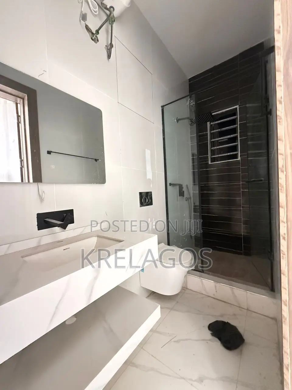 3bdrm Apartment in Lekki Phase 1 for sale