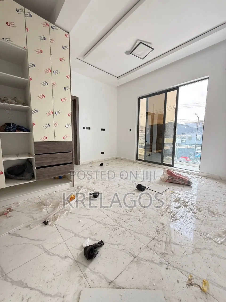 3bdrm Apartment in Lekki Phase 1 for sale