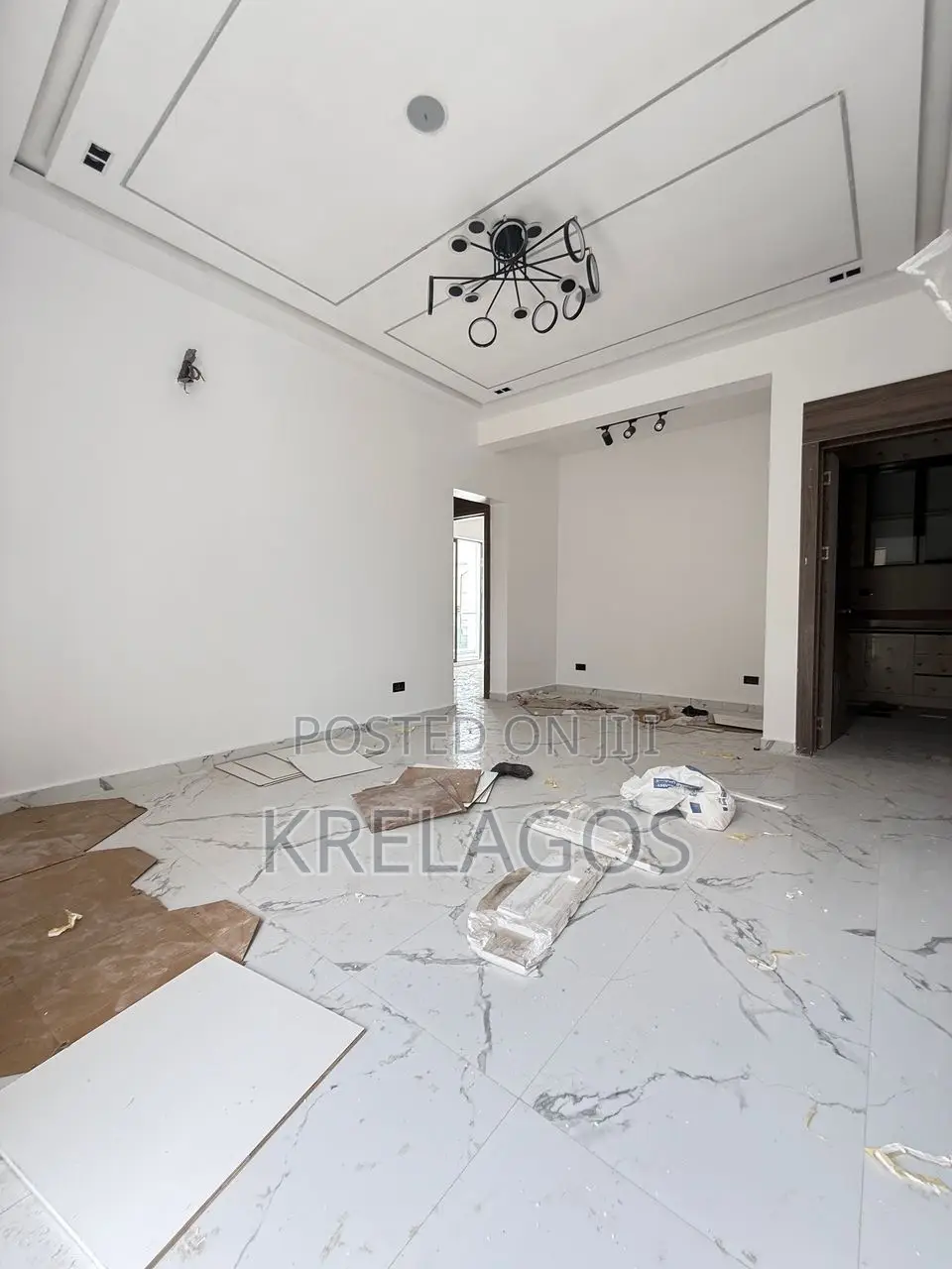 3bdrm Apartment in Lekki Phase 1 for sale