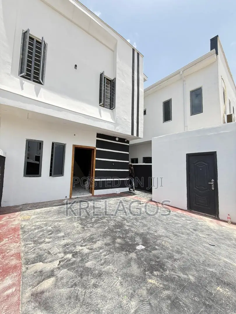 3bdrm Duplex in Ikota for sale