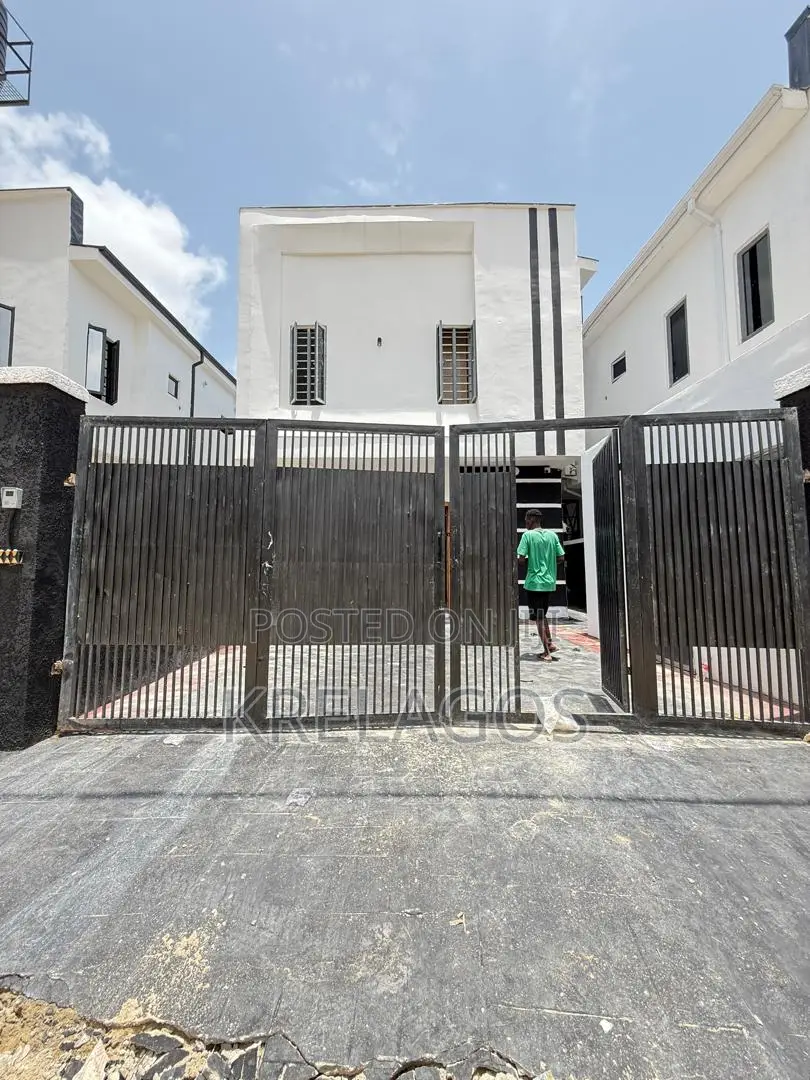 3bdrm Duplex in Ikota for sale
