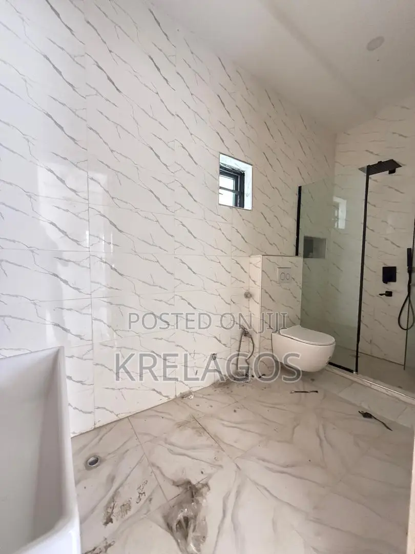 3bdrm Duplex in Ikota for sale