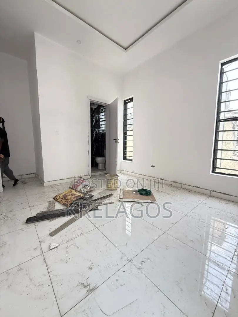 4bdrm Duplex in Ikota for sale