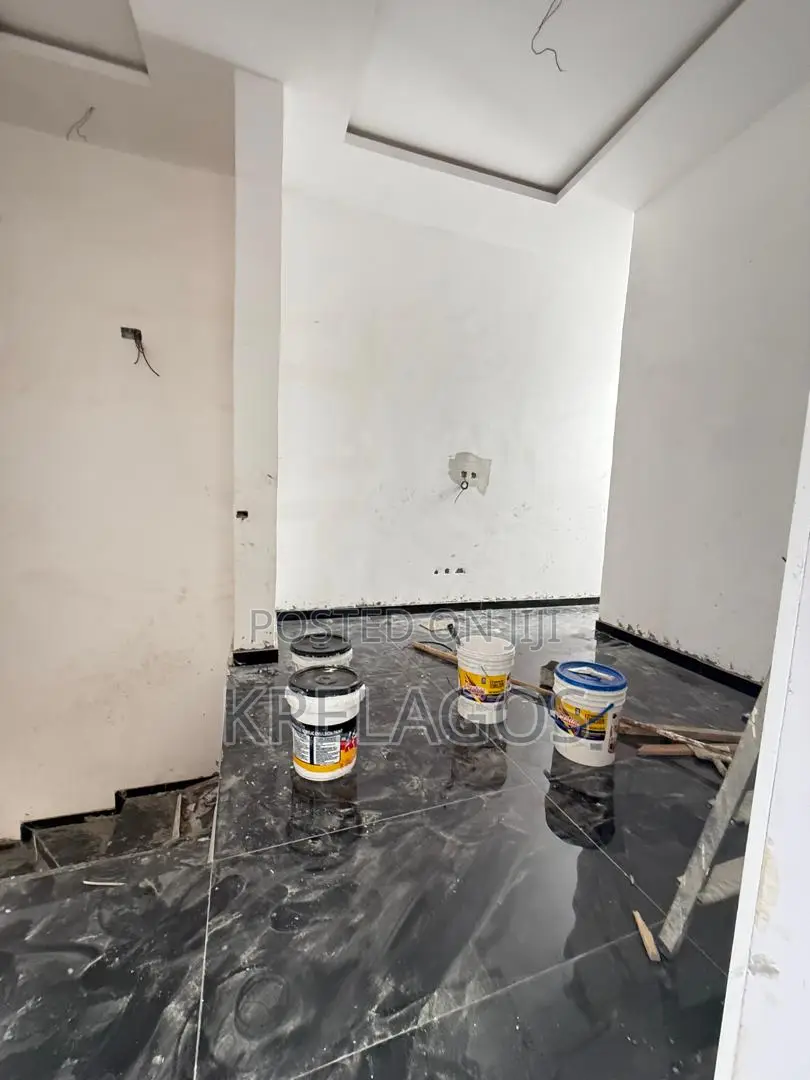 4bdrm Duplex in Ikota for sale