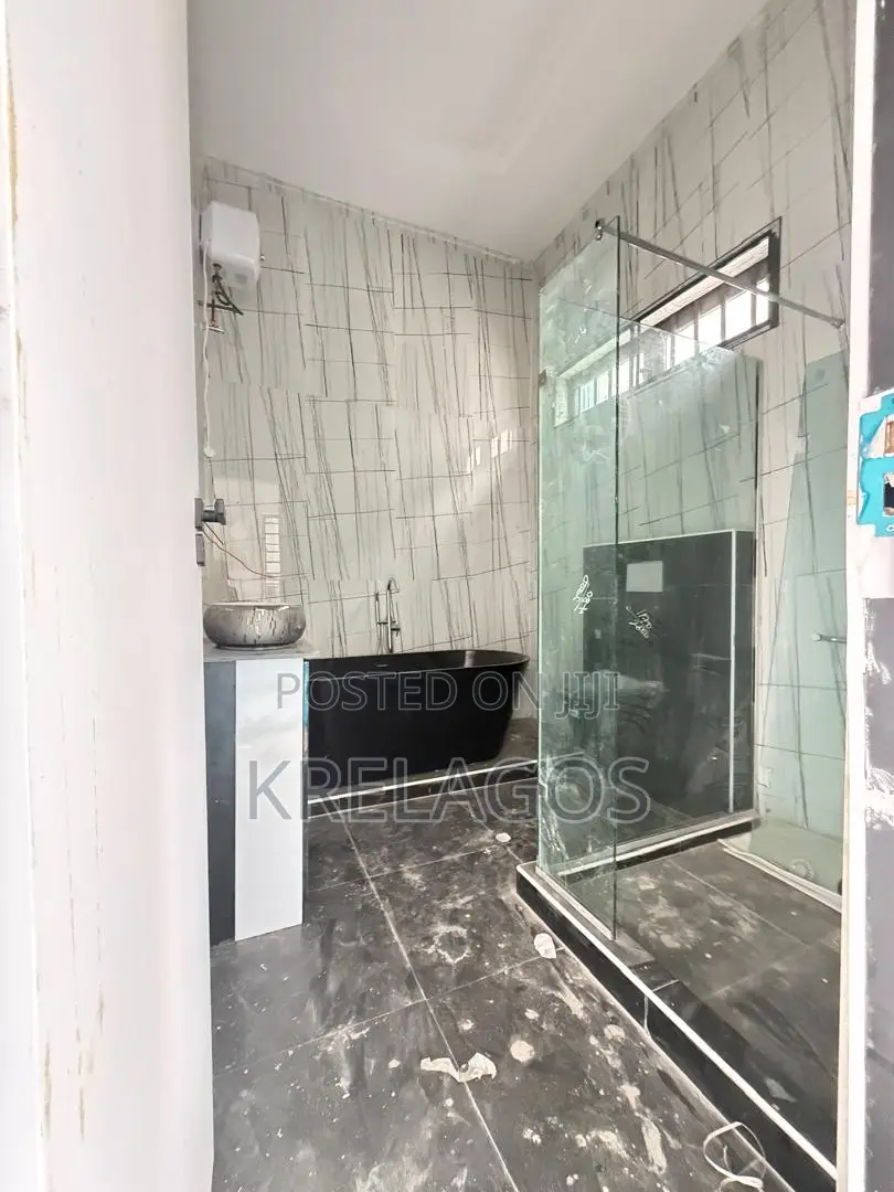 4bdrm Duplex in Ikota for sale