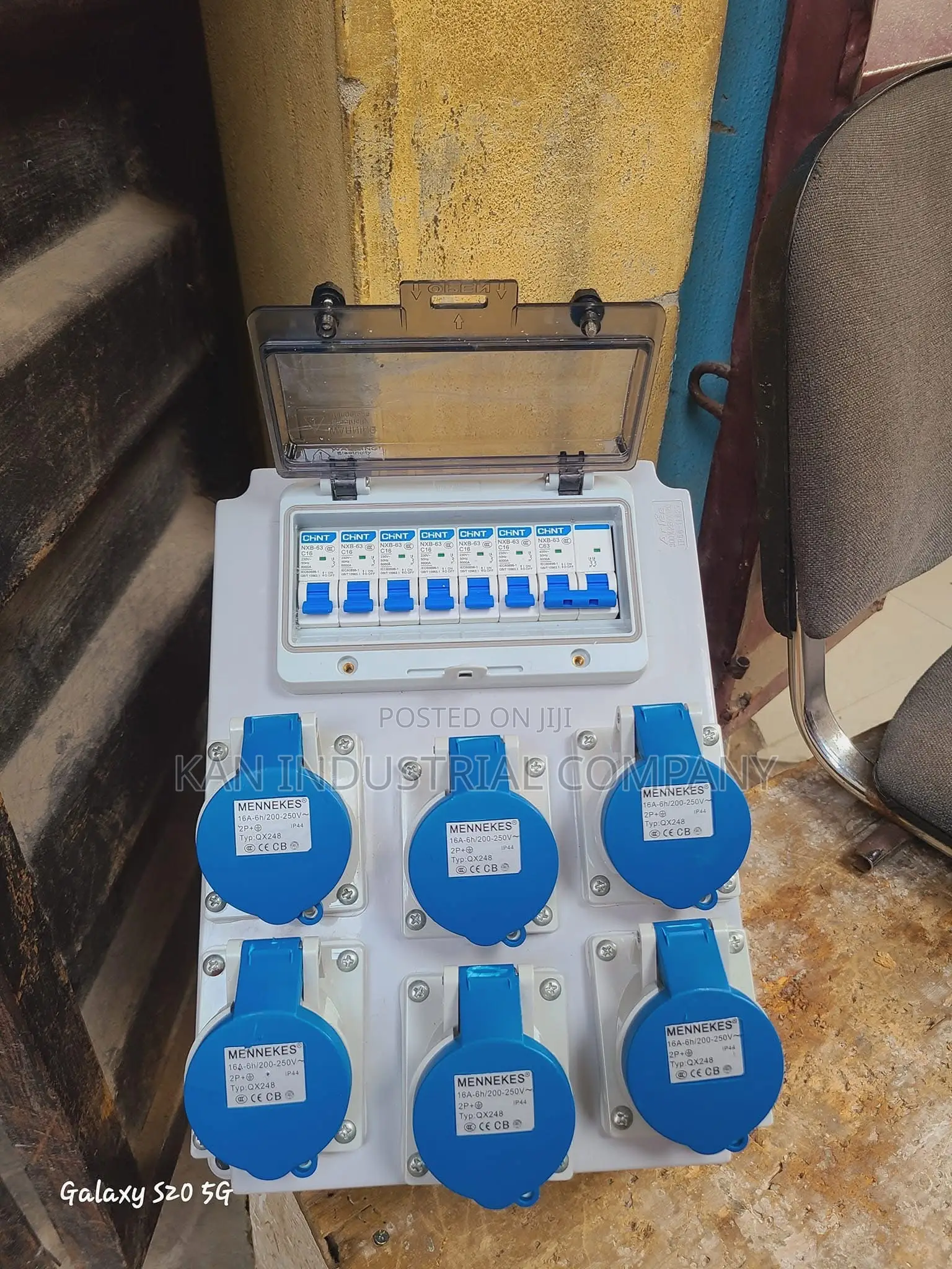 Industrial Sockets With Breaker