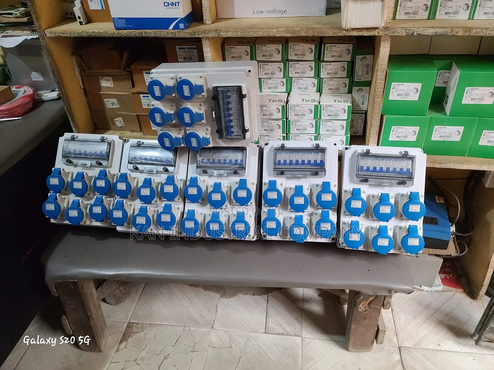 Industrial Sockets With Breaker