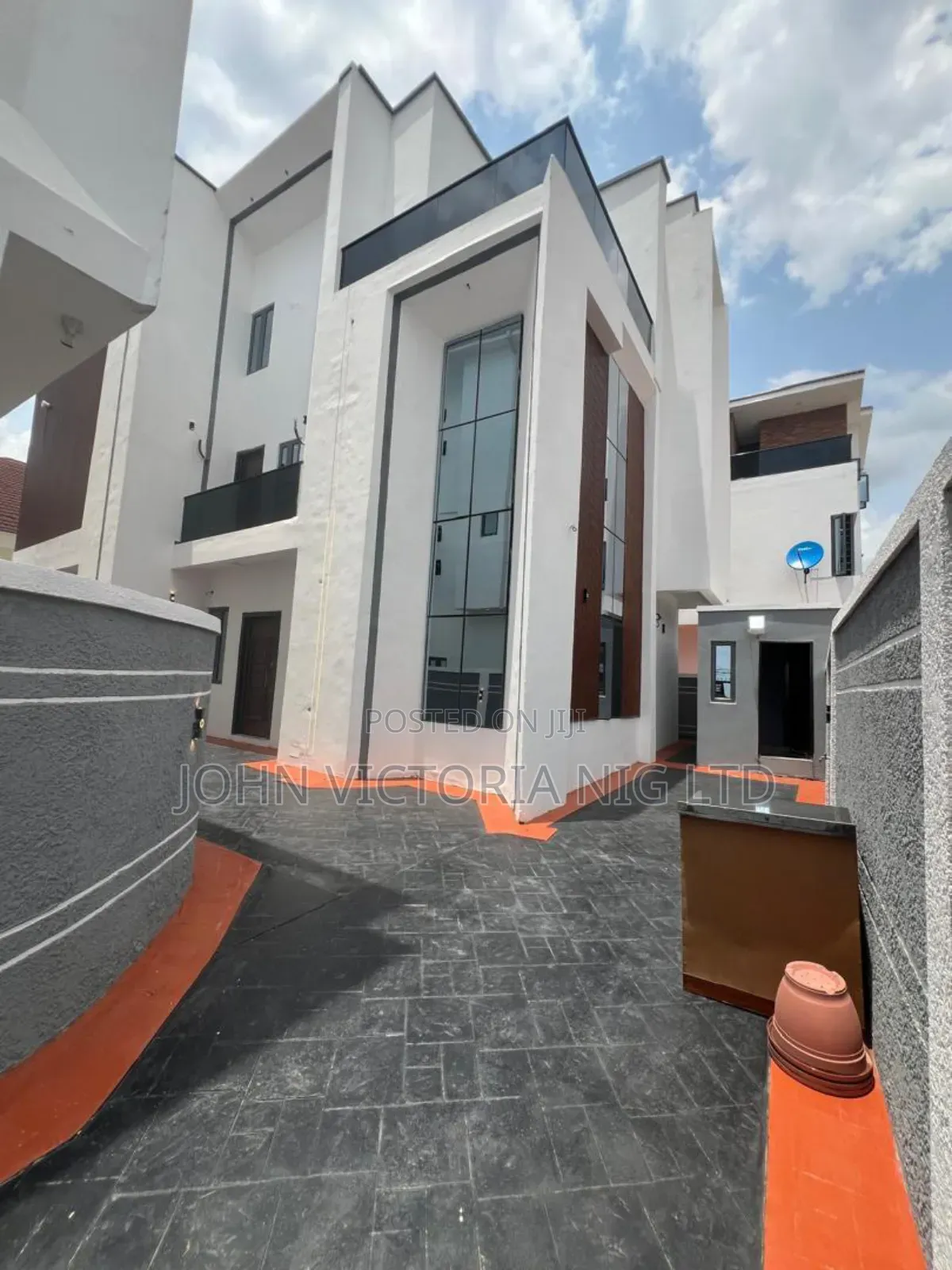 5bdrm Duplex in Magodo Phase One for sale