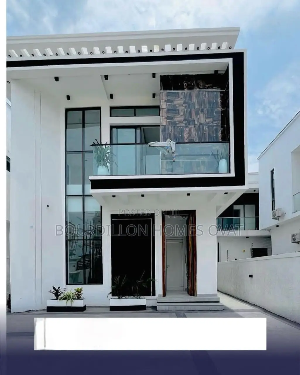 5bdrm Duplex in Chevron for sale