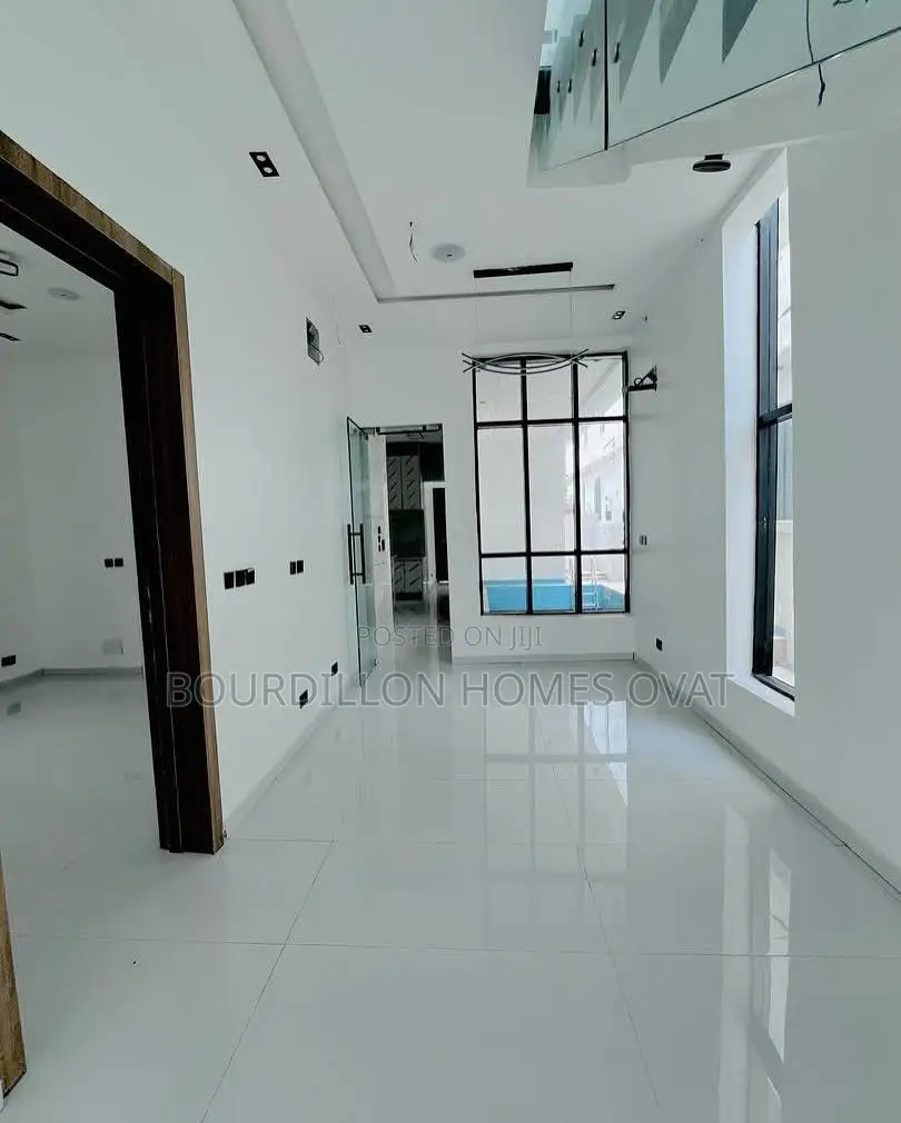 5bdrm Duplex in Chevron for sale