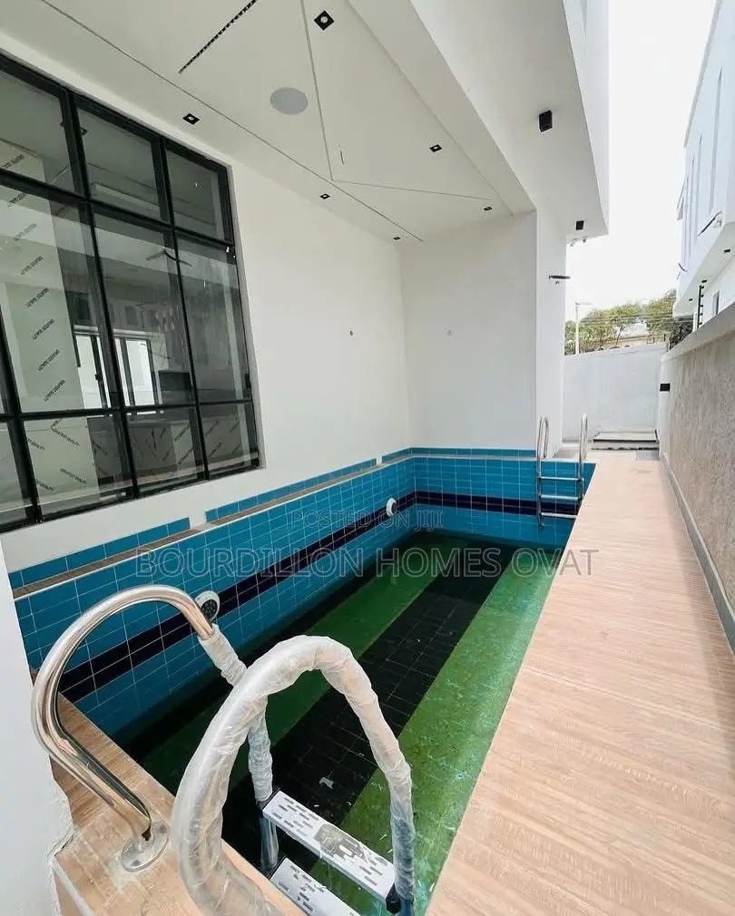 5bdrm Duplex in Chevron for sale