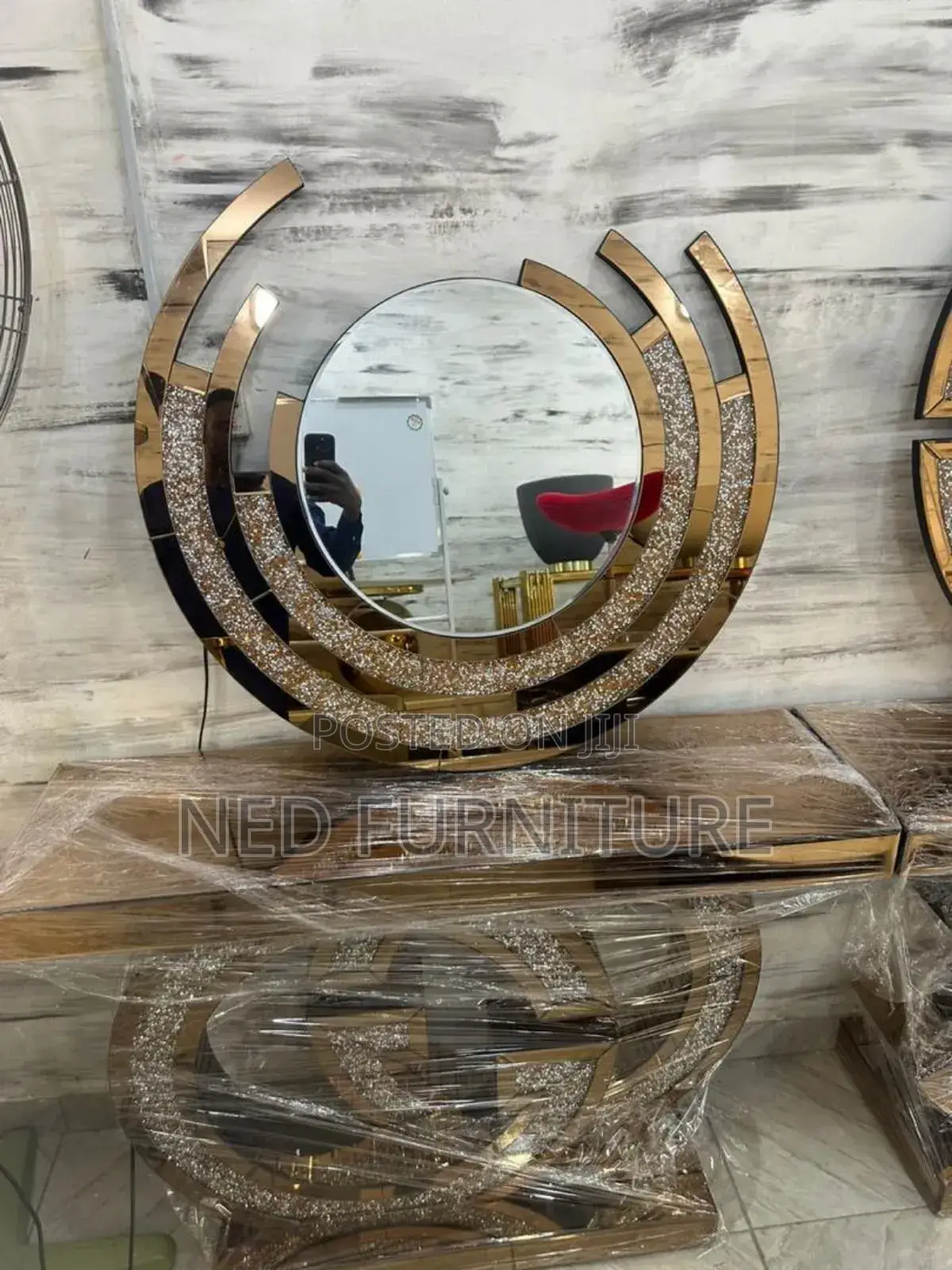Quality Round Mirror With Console