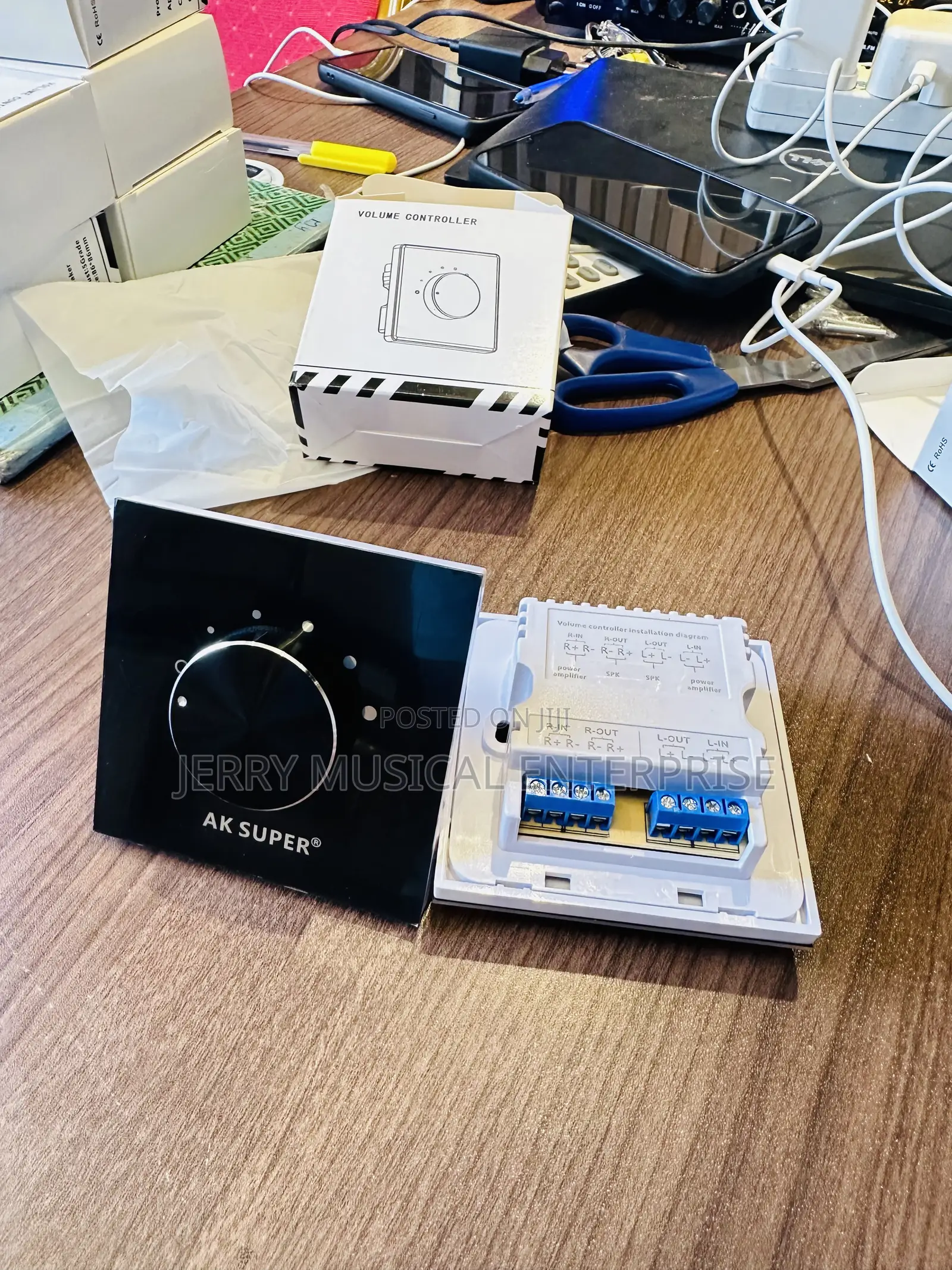 Black And White Glass Volume Controller