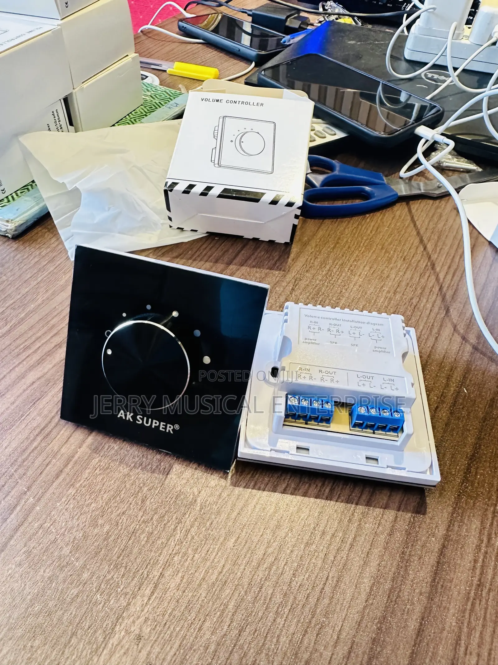 Black And White Glass Volume Controller