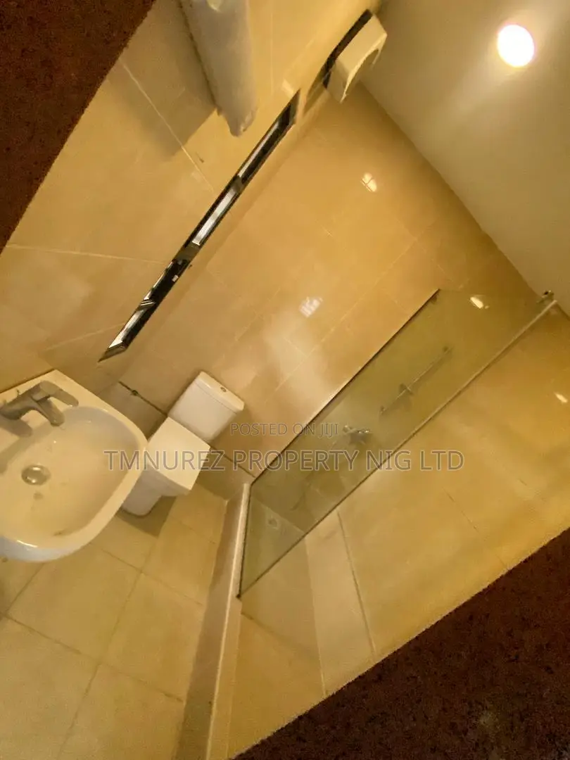 3bdrm Apartment in Lekki Phase1 for rent