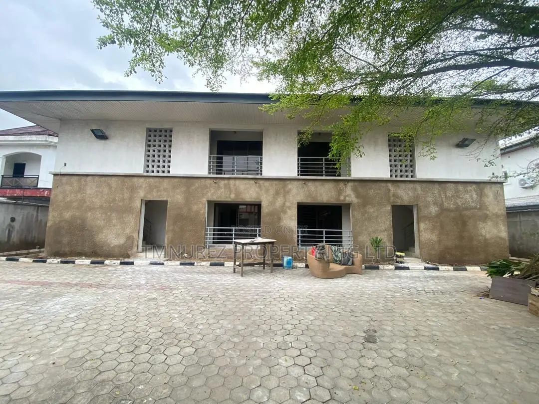 3bdrm Apartment in Lekki Phase1 for rent