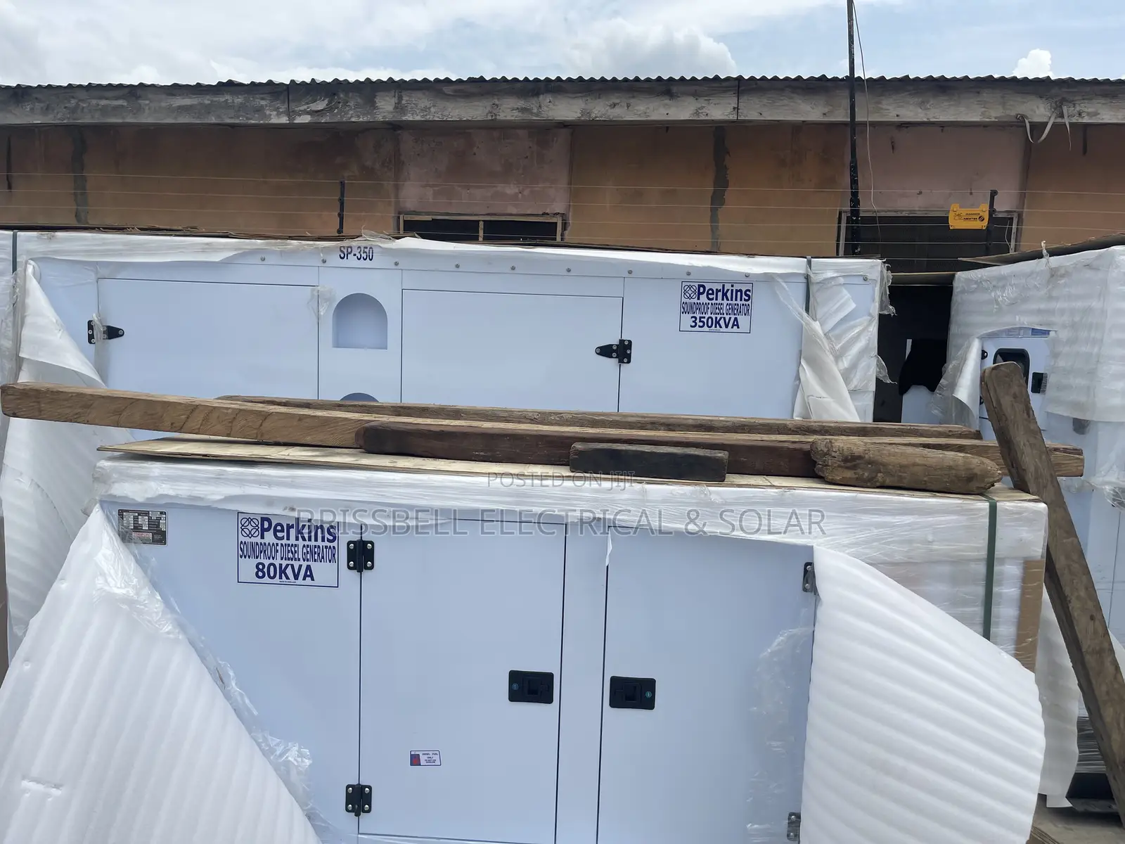 Heavy-duty England Perkins Soundproof Diesel Generator350kva