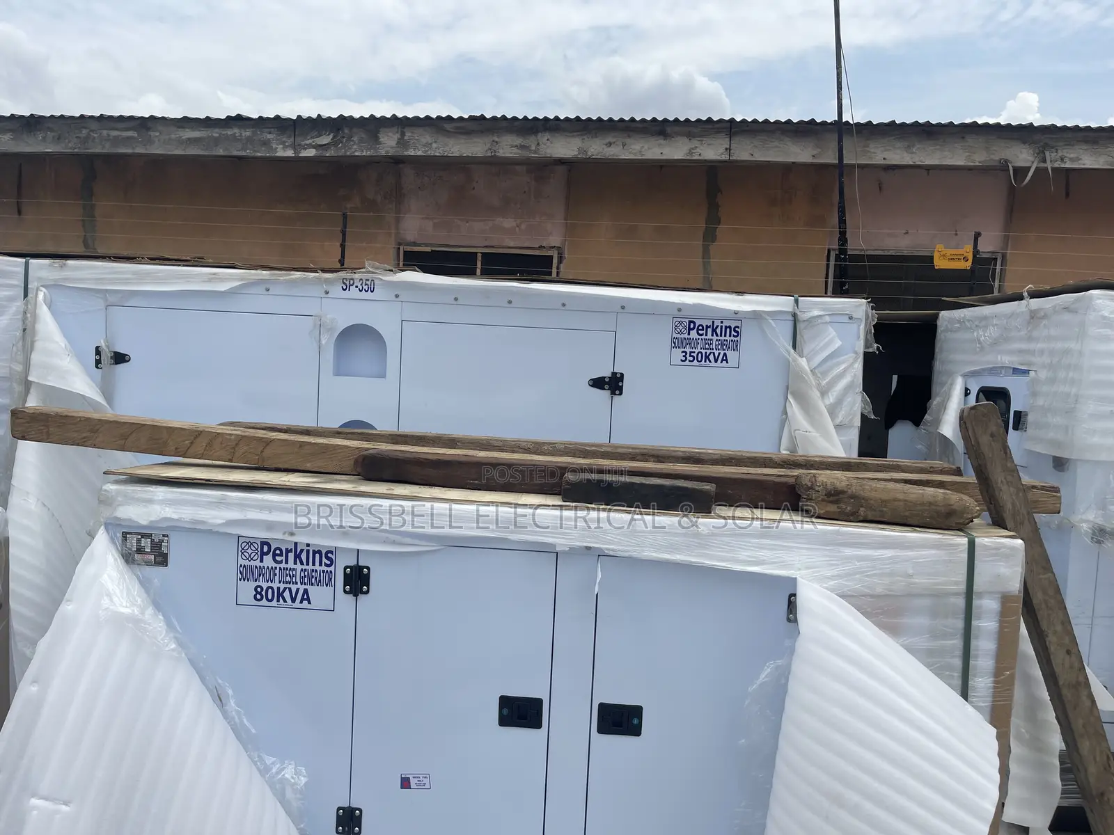 Heavy-duty England Perkins Soundproof Diesel Generator350kva