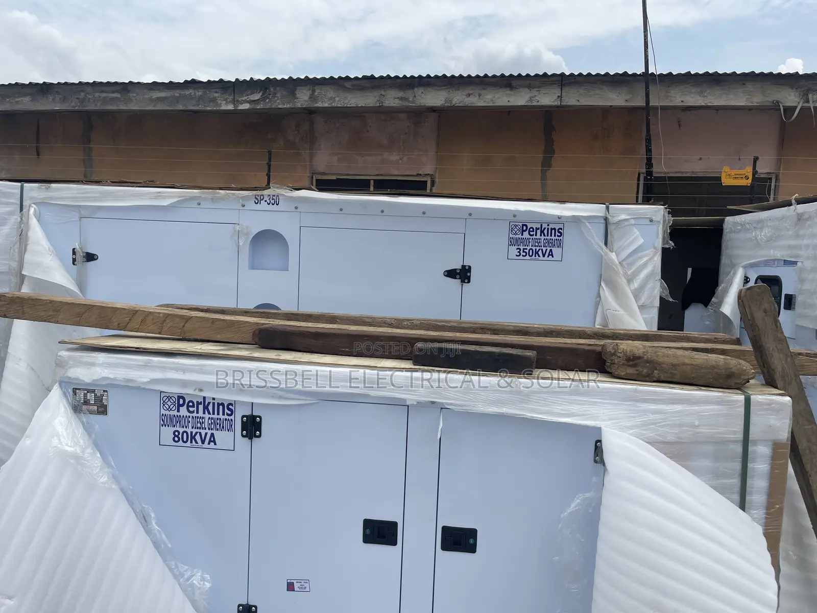 Heavy-duty England Perkins Soundproof Diesel Generator350kva