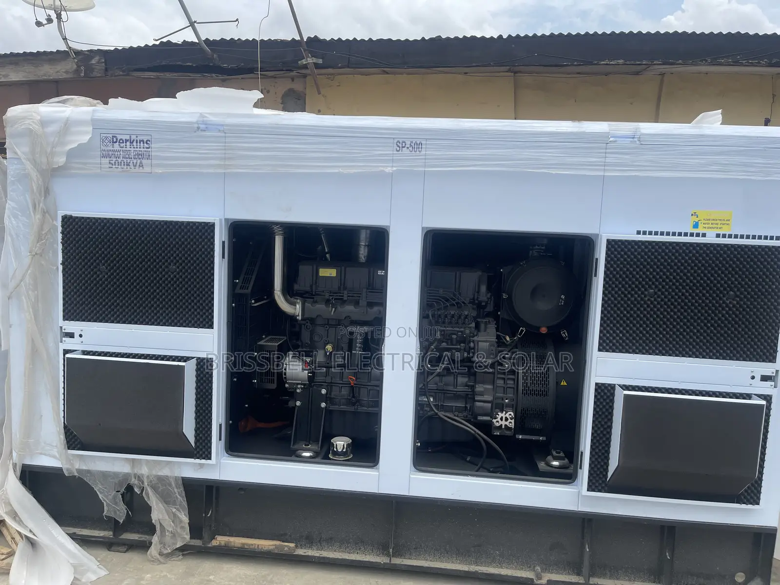 Heavy-duty England Perkins Soundproof Diesel Generator500kva