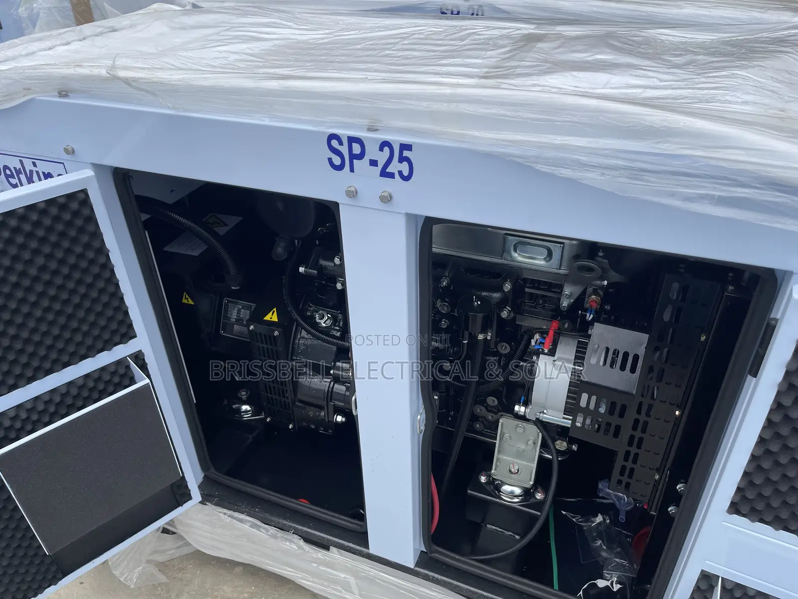 Heavy-duty England Perkins Soundproof Diesel Generator 25kva