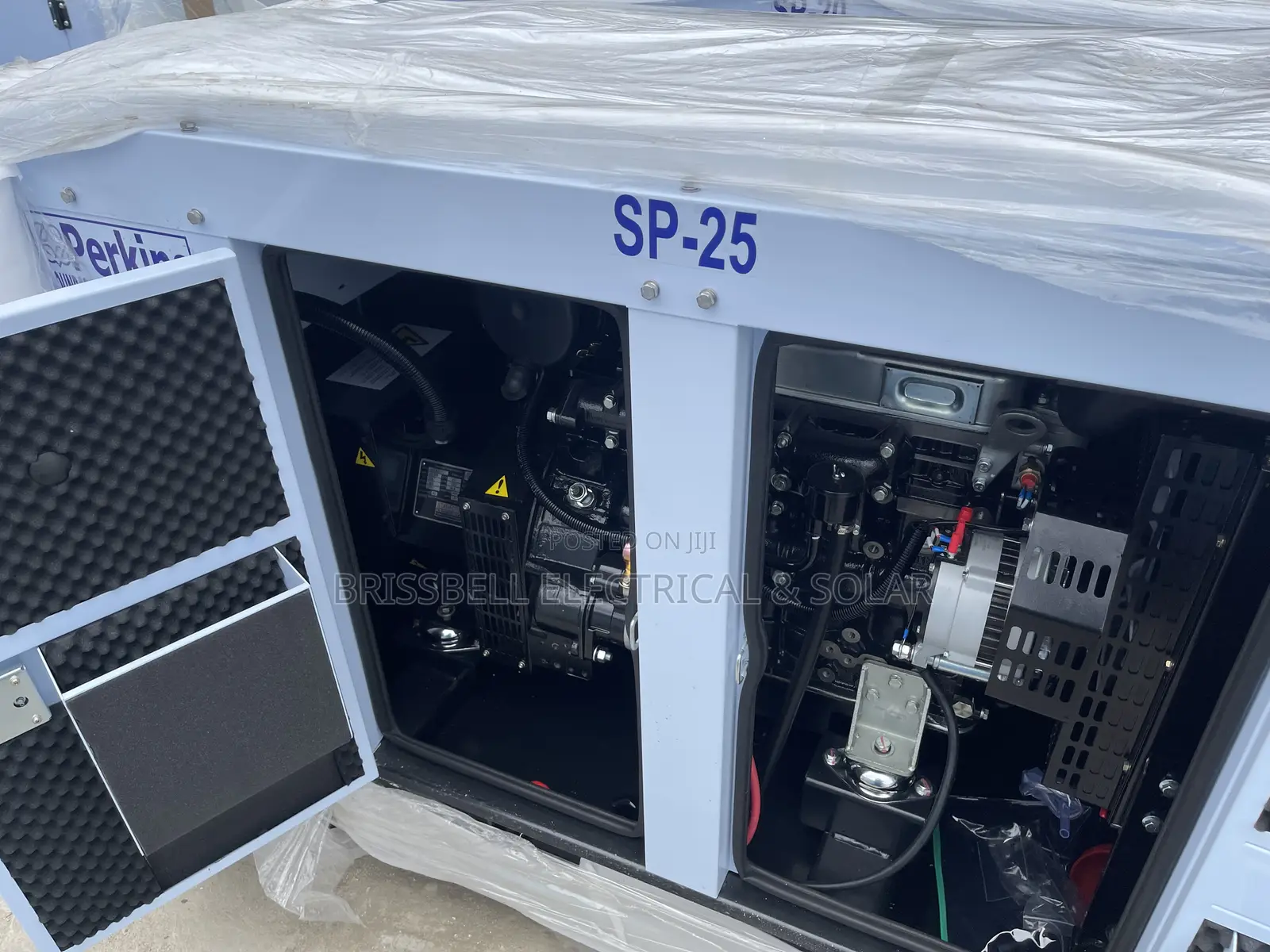 Heavy-duty England Perkins Soundproof Diesel Generator 25kva
