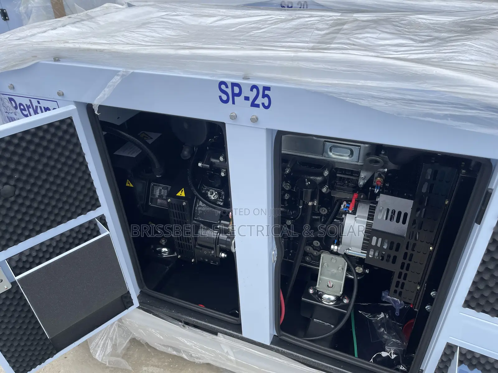 Heavy-duty England Perkins Soundproof Diesel Generator 25kva
