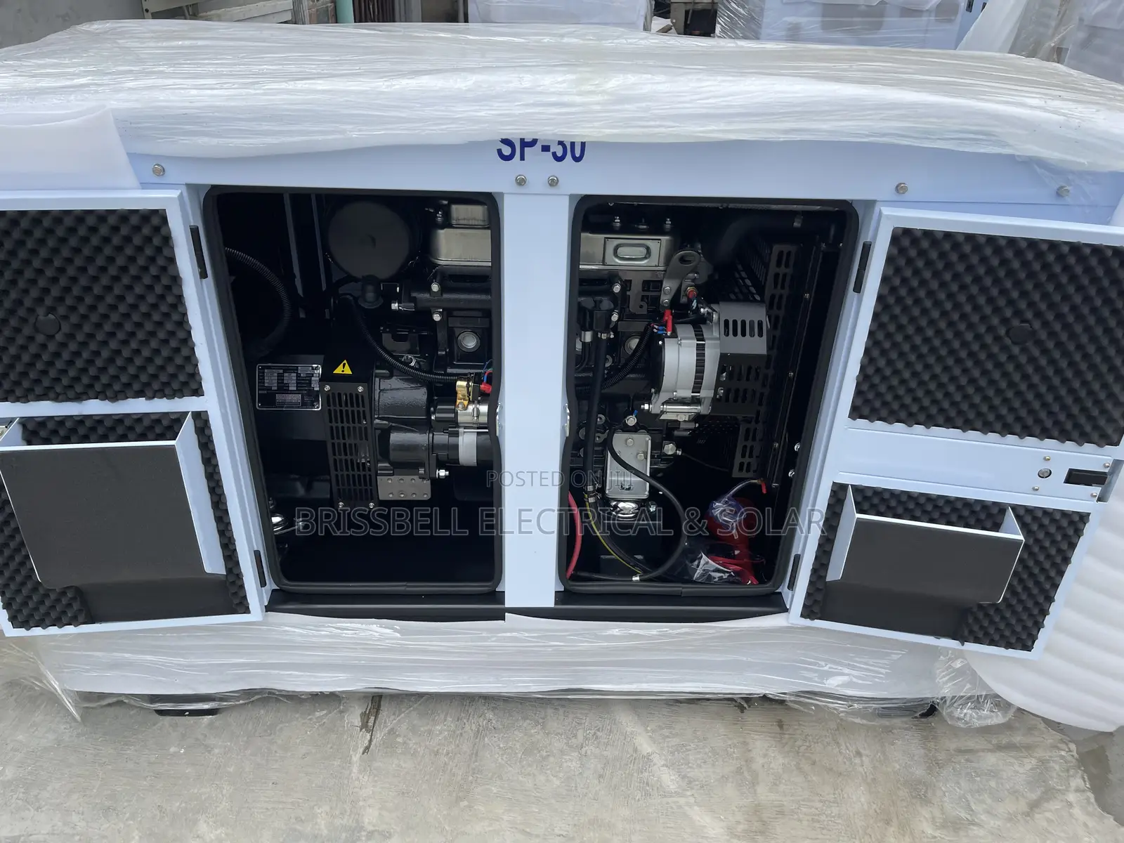 Heavy-duty England Perkins Soundproof Diesel Generator 30kva