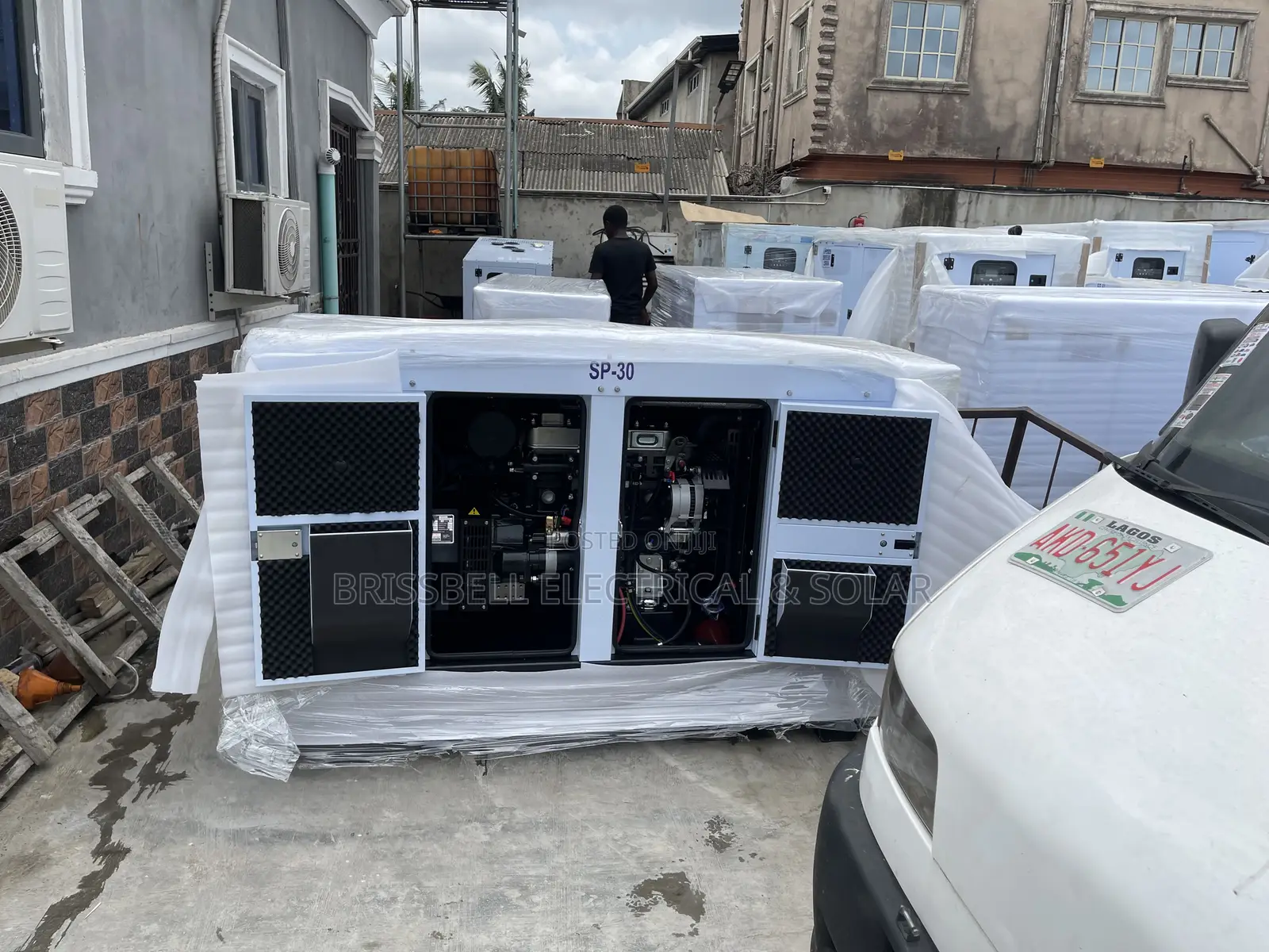Heavy-duty England Perkins Soundproof Diesel Generator 30kva