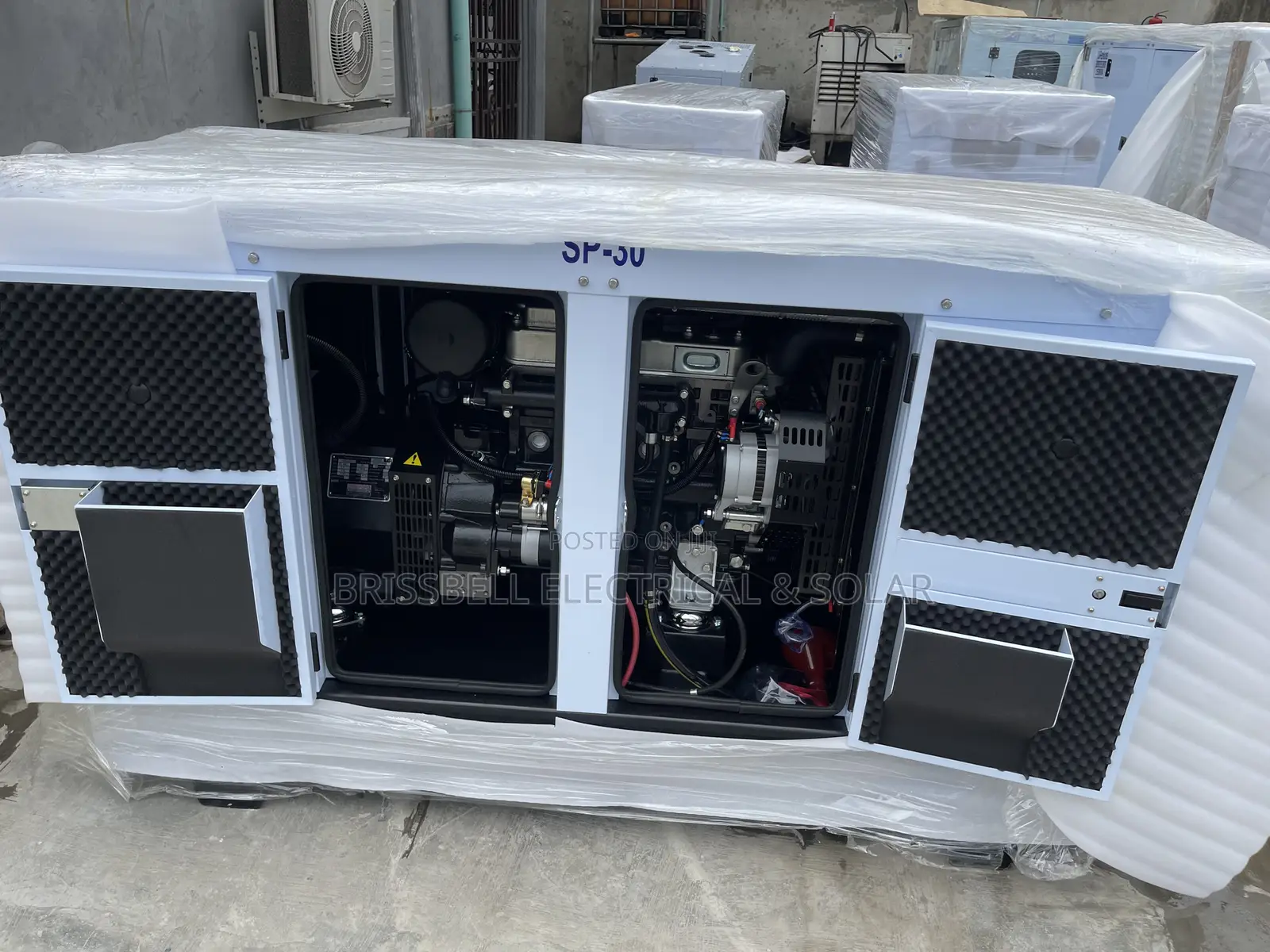 Heavy-duty England Perkins Soundproof Diesel Generator 30kva