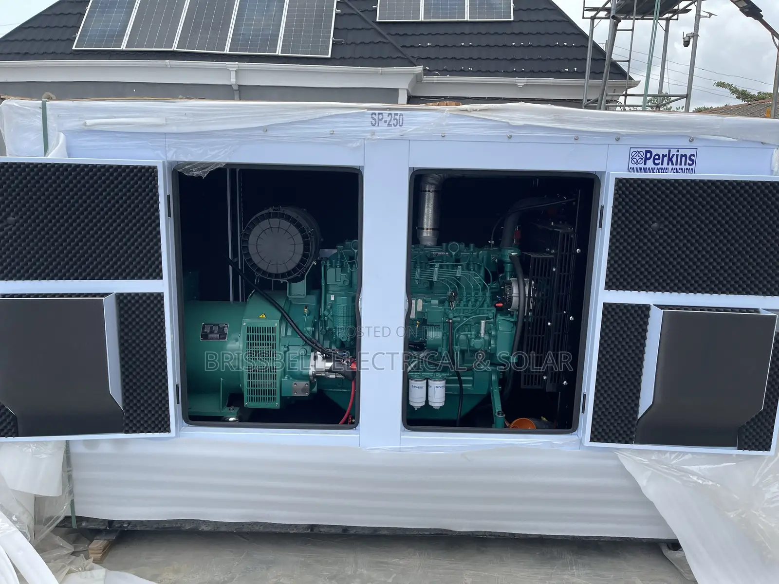 Heavy-duty England Perkins Soundproof Diesel Generator250kva