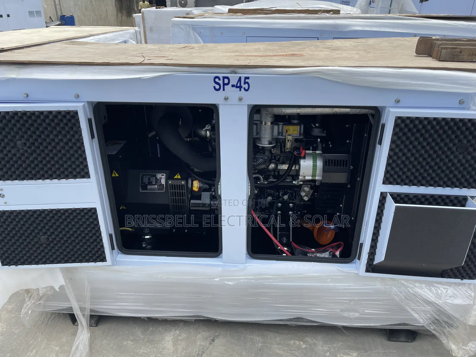 Heavy-duty England Perkins Soundproof Diesel Generator 45kva