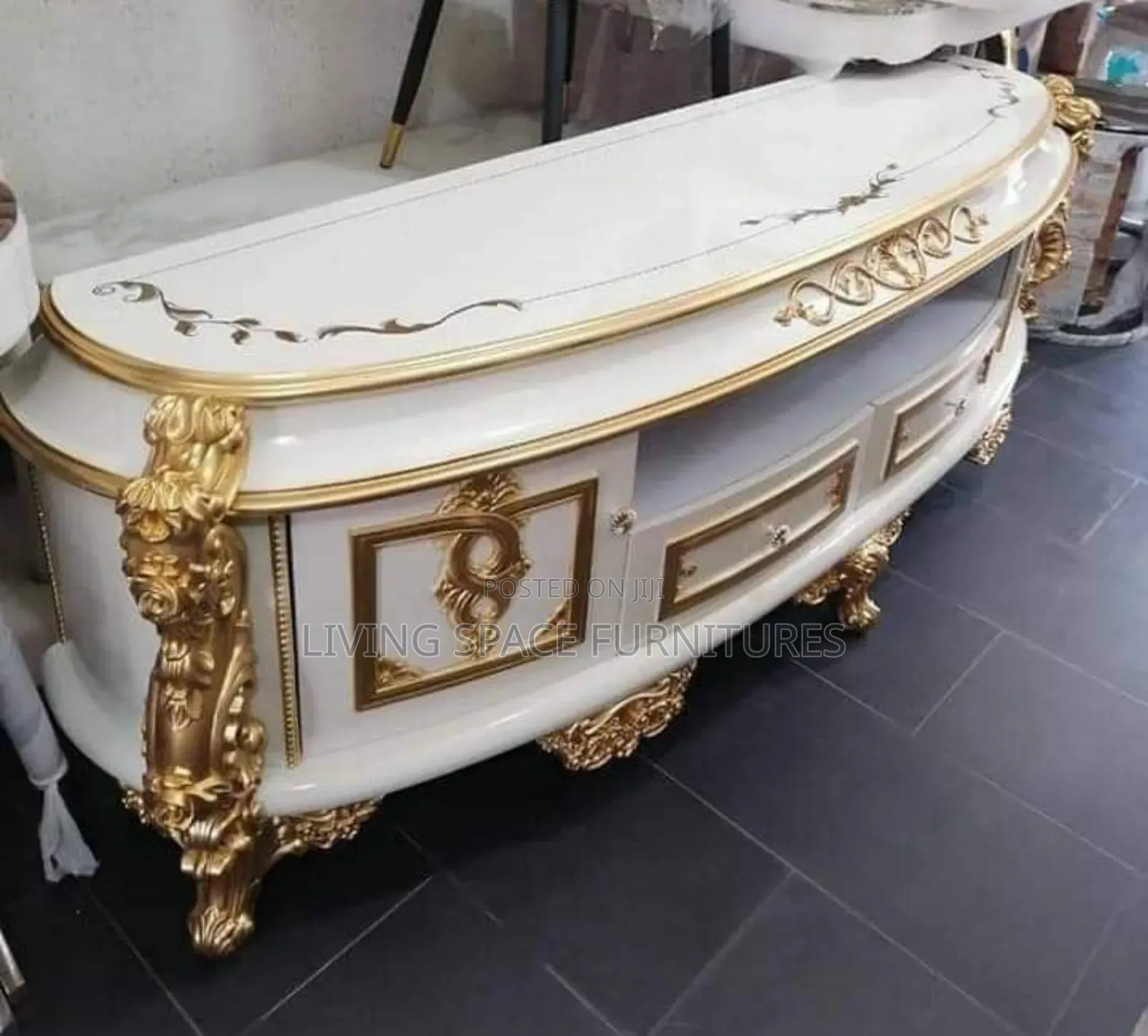 Executive Royal Tv Stand