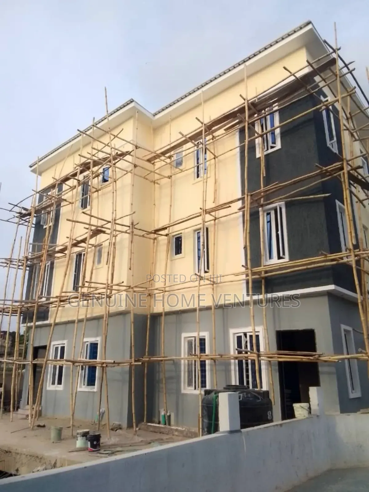 4bdrm Duplex in Greenland, Mende for sale