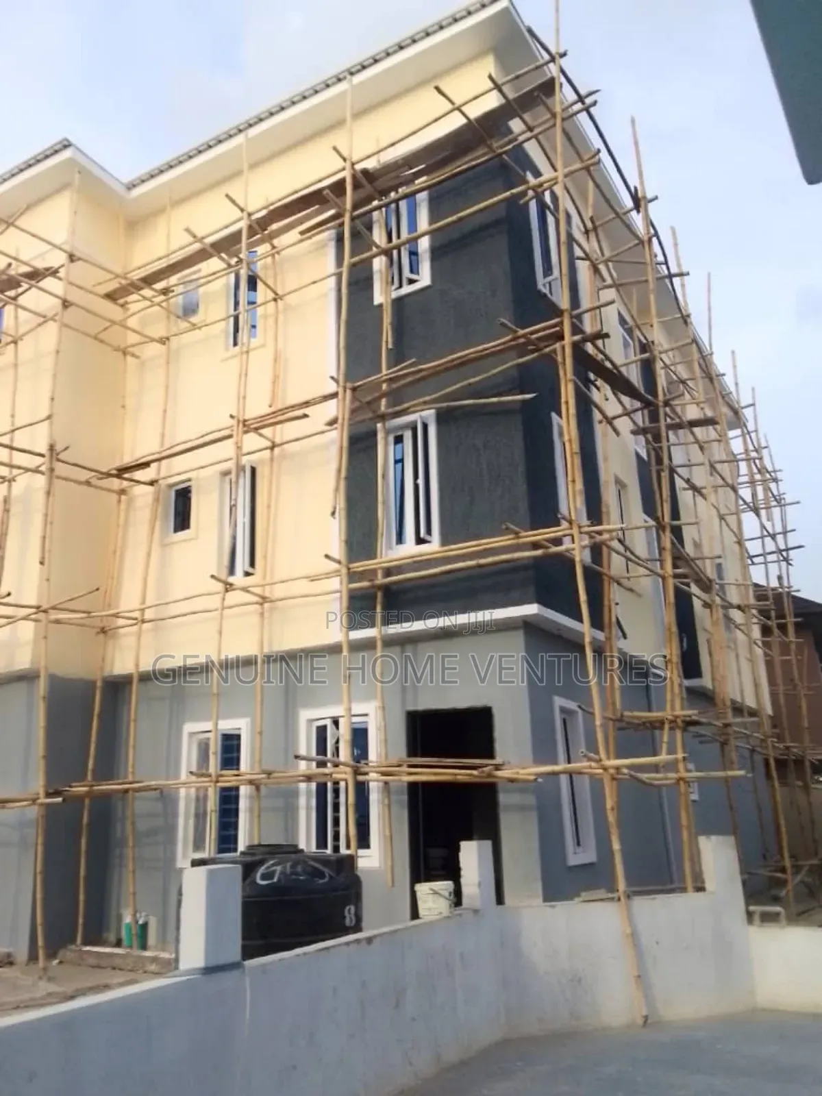 4bdrm Duplex in Greenland, Mende for sale