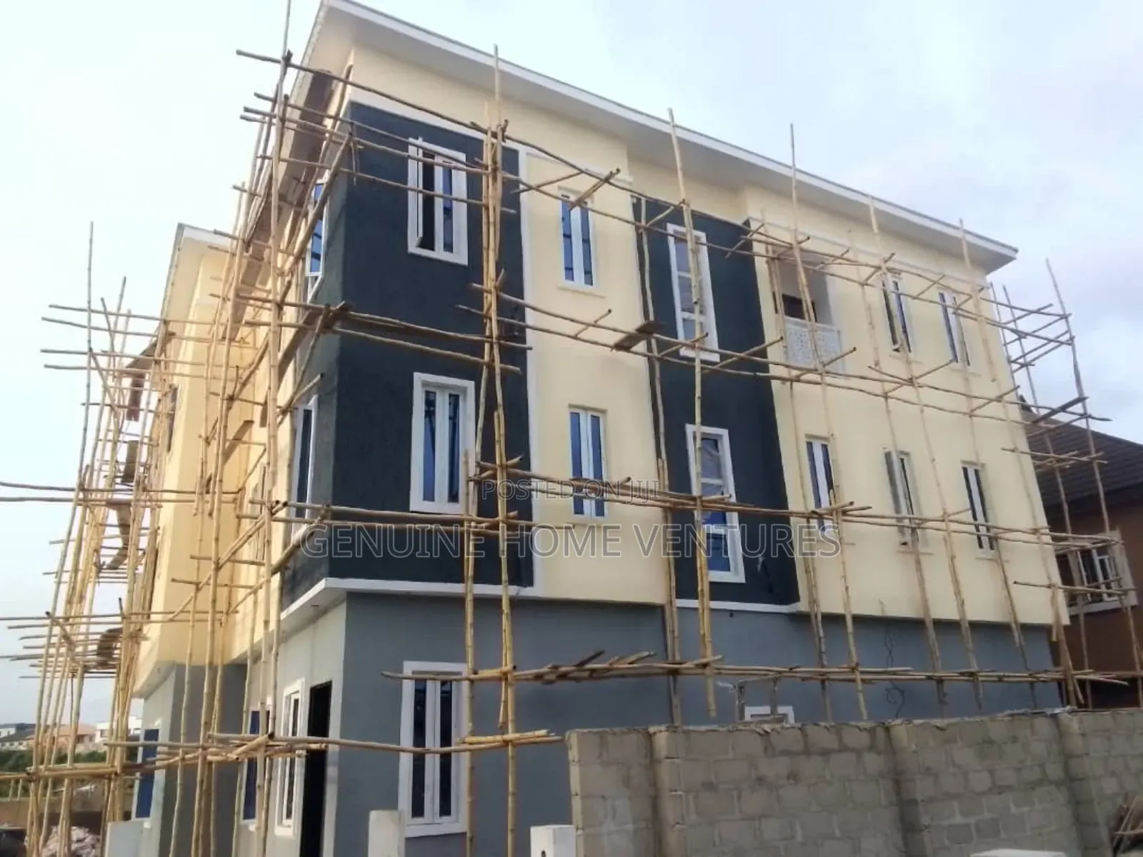 4bdrm Duplex in Greenland, Mende for sale