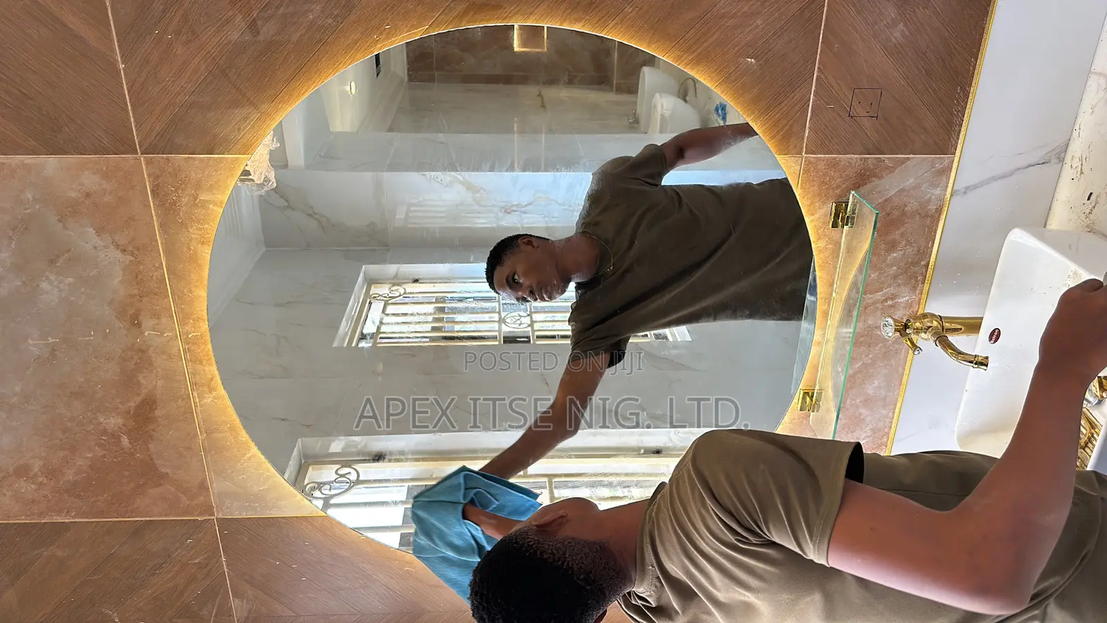 Circular Mirror With Light