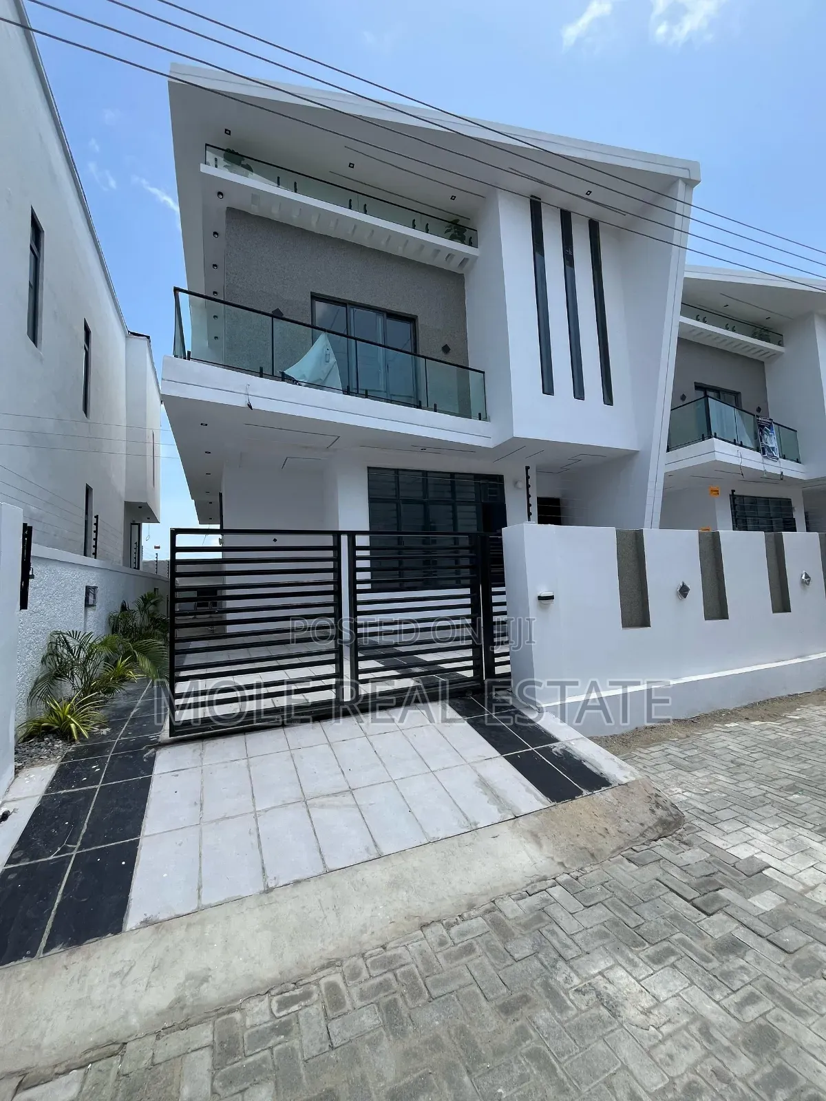 Furnished 4bdrm Duplex in Ajah Leki for sale