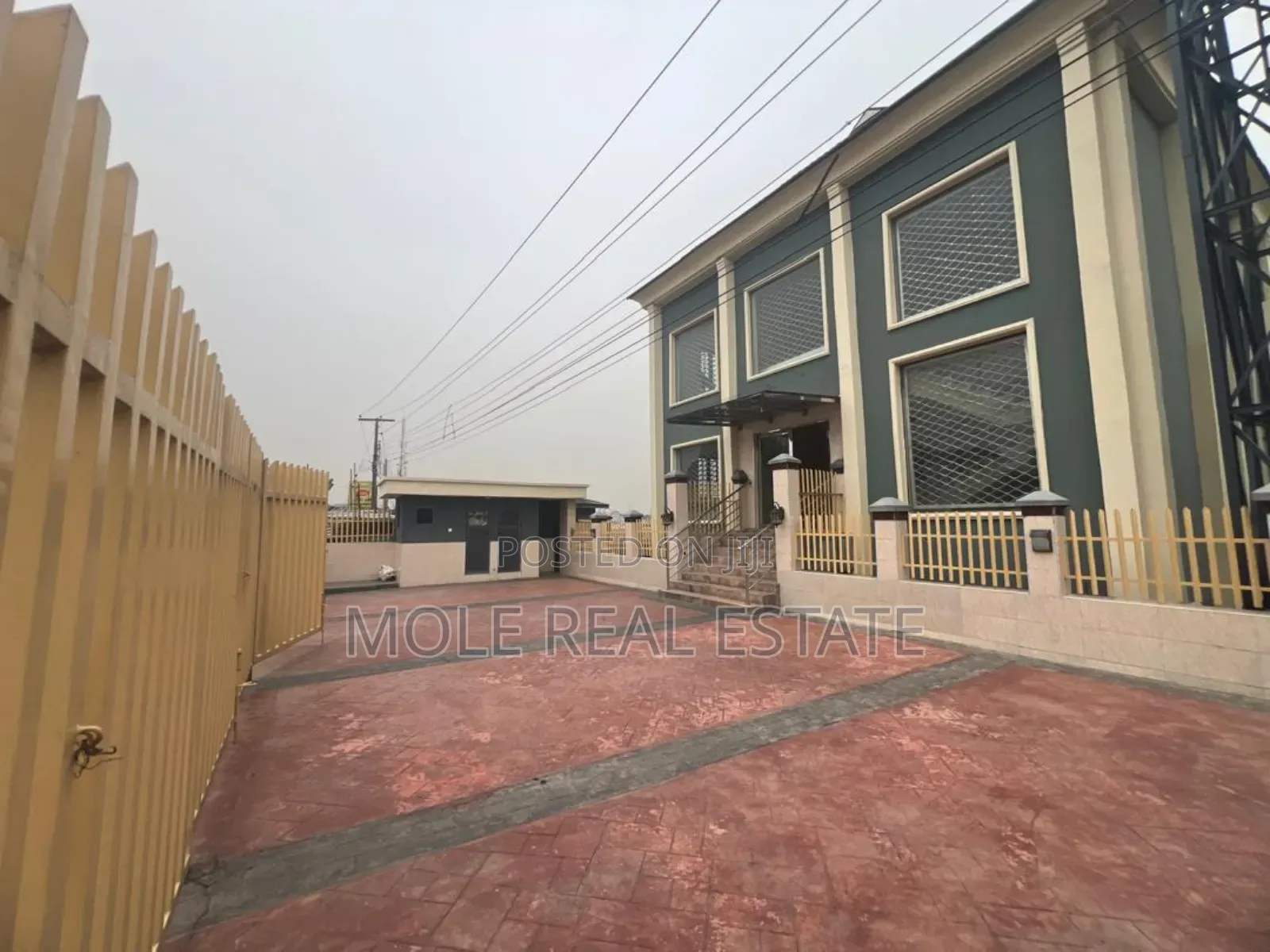 5bdrm Apartment in Ogudu Lagos for sale