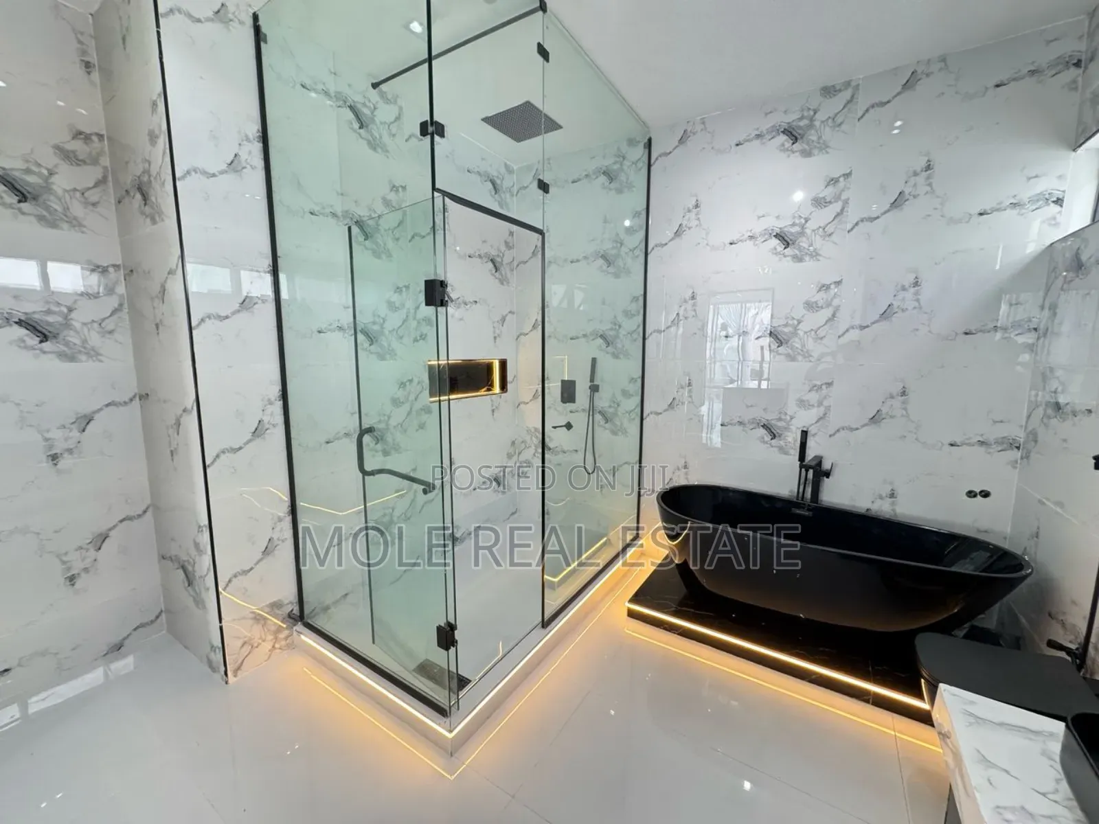 5bdrm Apartment in Ogudu Lagos for sale