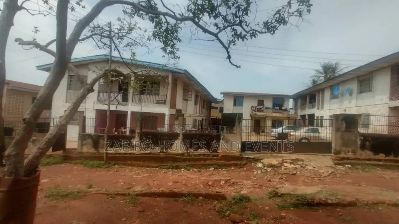 20bdrm Block of Flats in House8, Monatan Rd,, Ibadan for sale