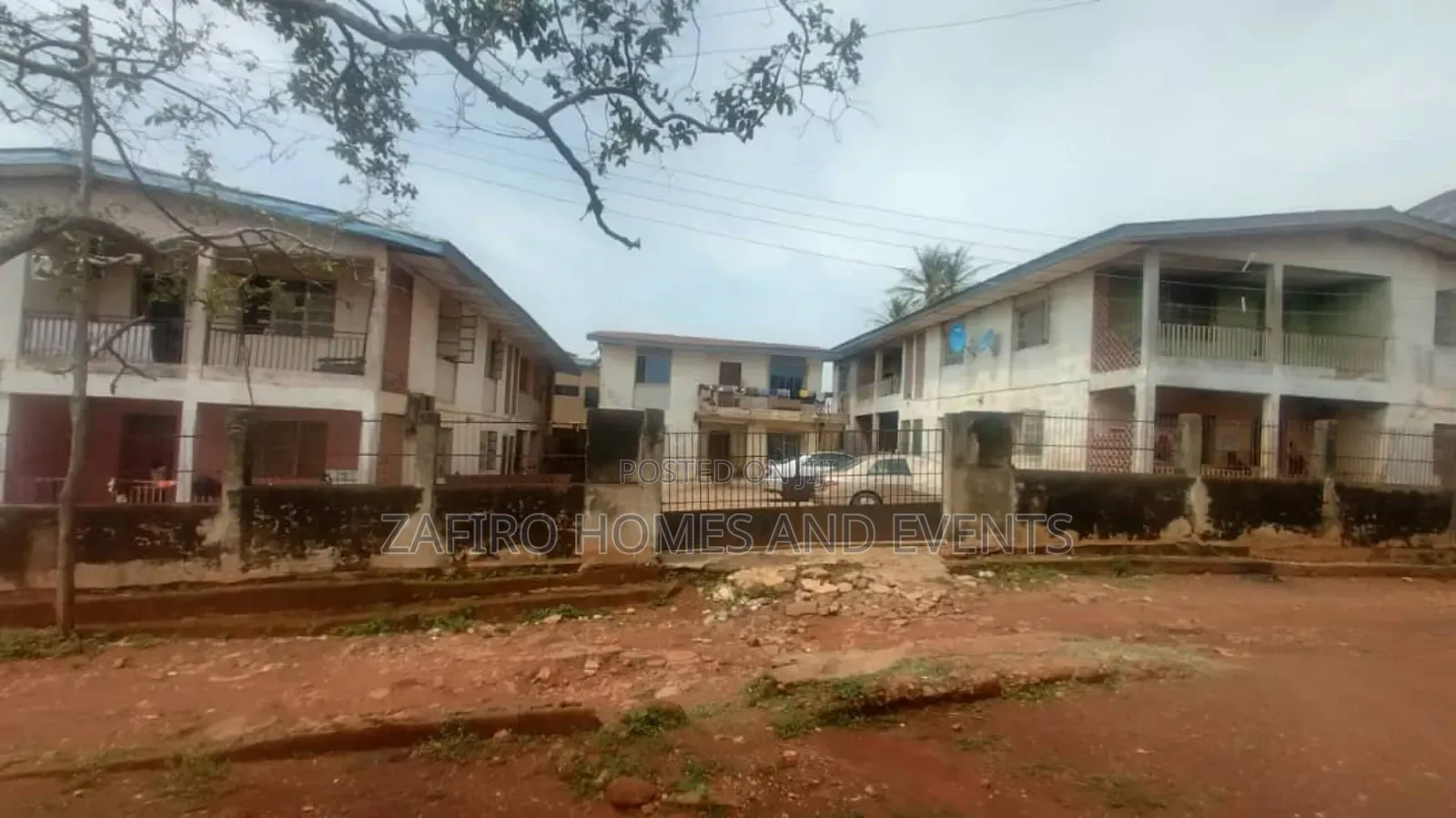 20bdrm Block of Flats in House8, Monatan Rd,, Ibadan for sale