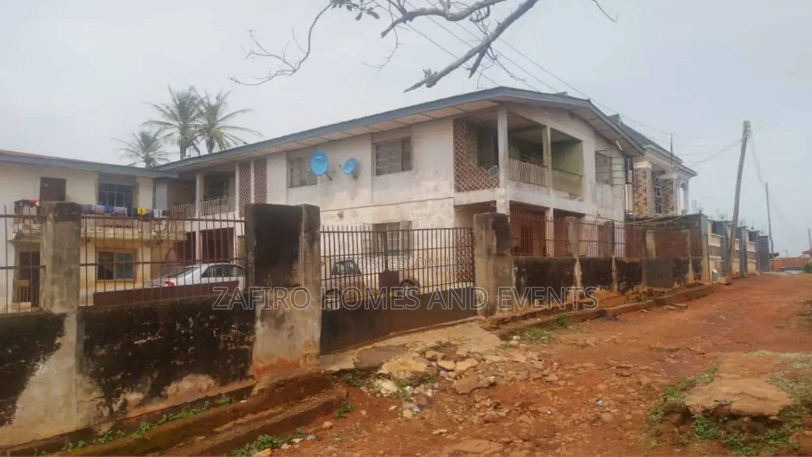 20bdrm Block of Flats in House8, Monatan Rd,, Ibadan for sale