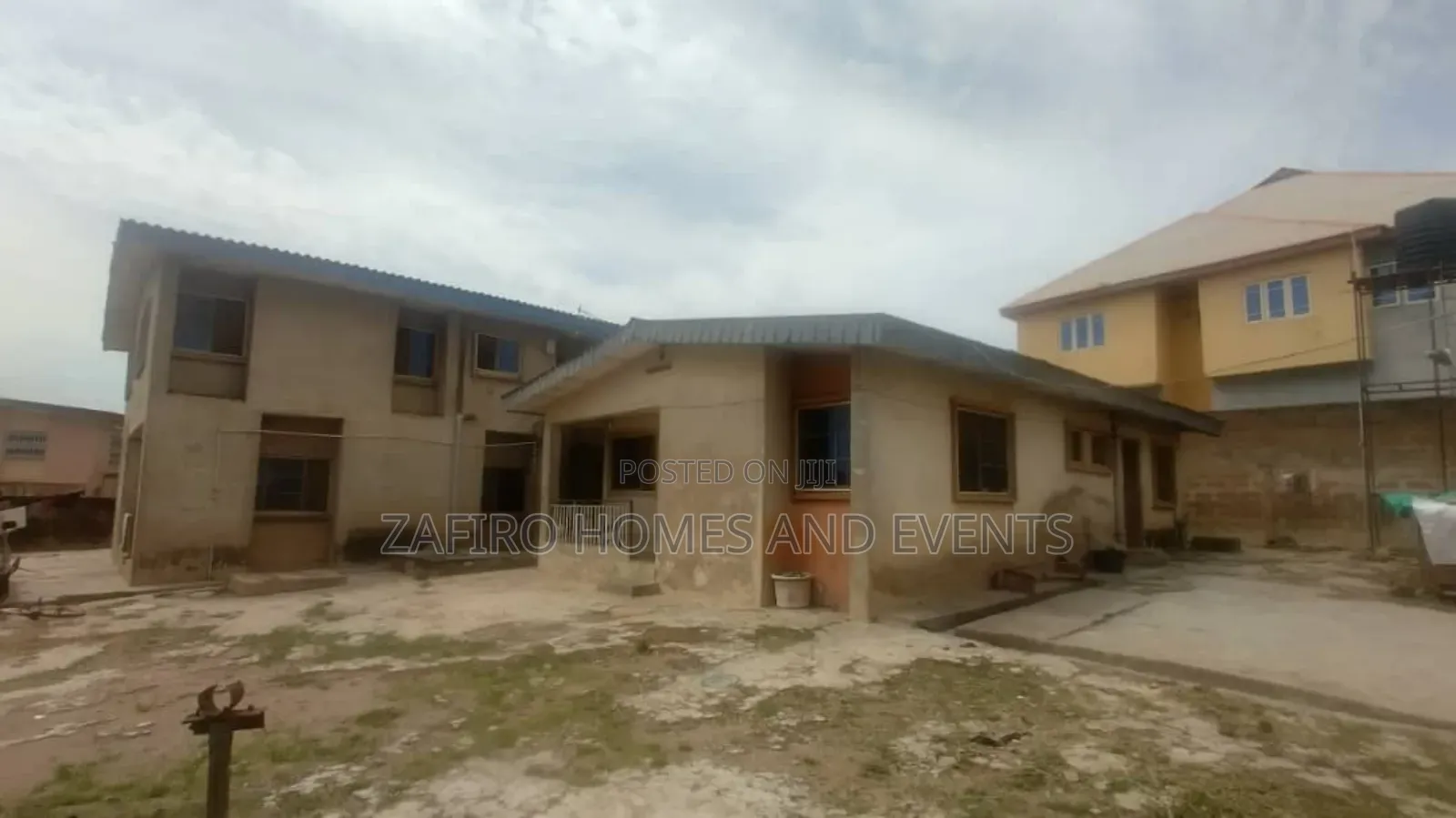 7bdrm Block of Flats in No7, Adeoya, Iyana, Ibadan for sale