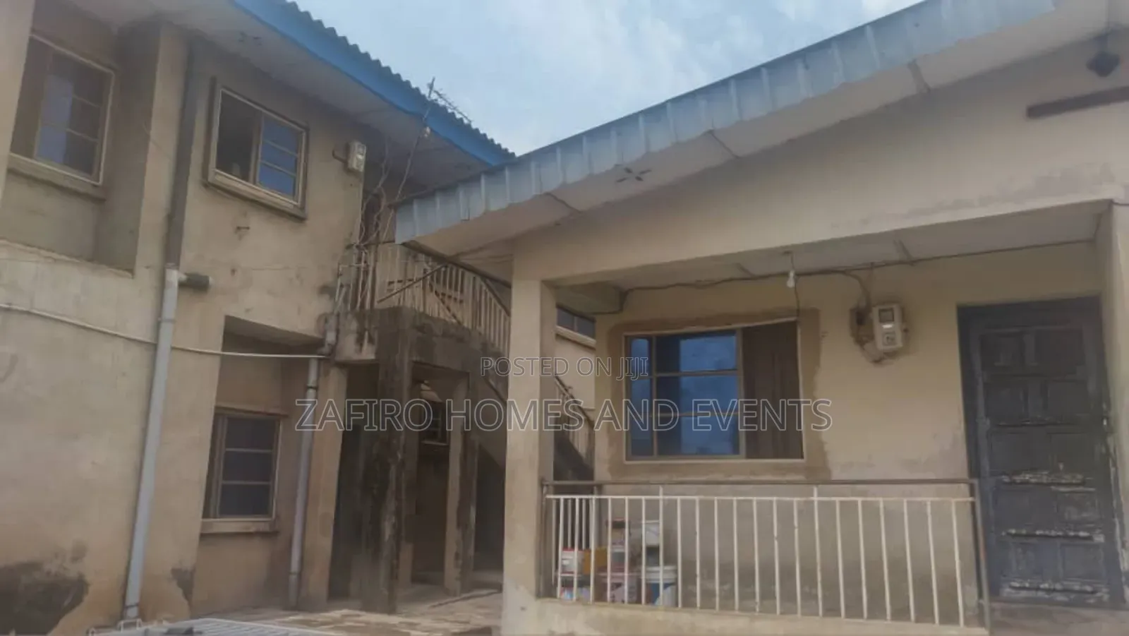 7bdrm Block of Flats in No7, Adeoya, Iyana, Ibadan for sale