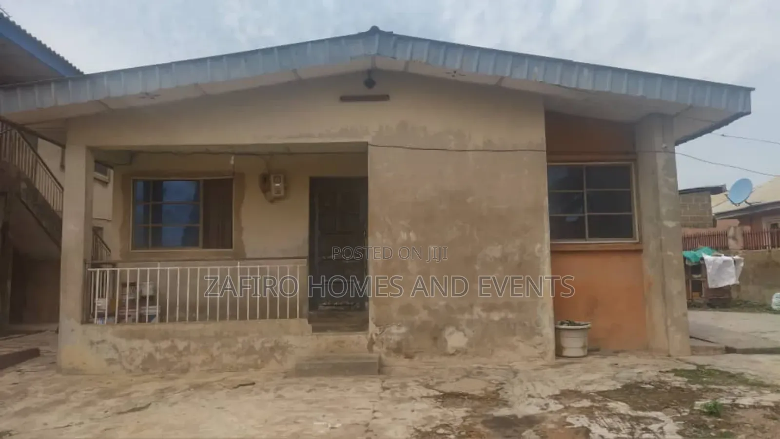 7bdrm Block of Flats in No7, Adeoya, Iyana, Ibadan for sale