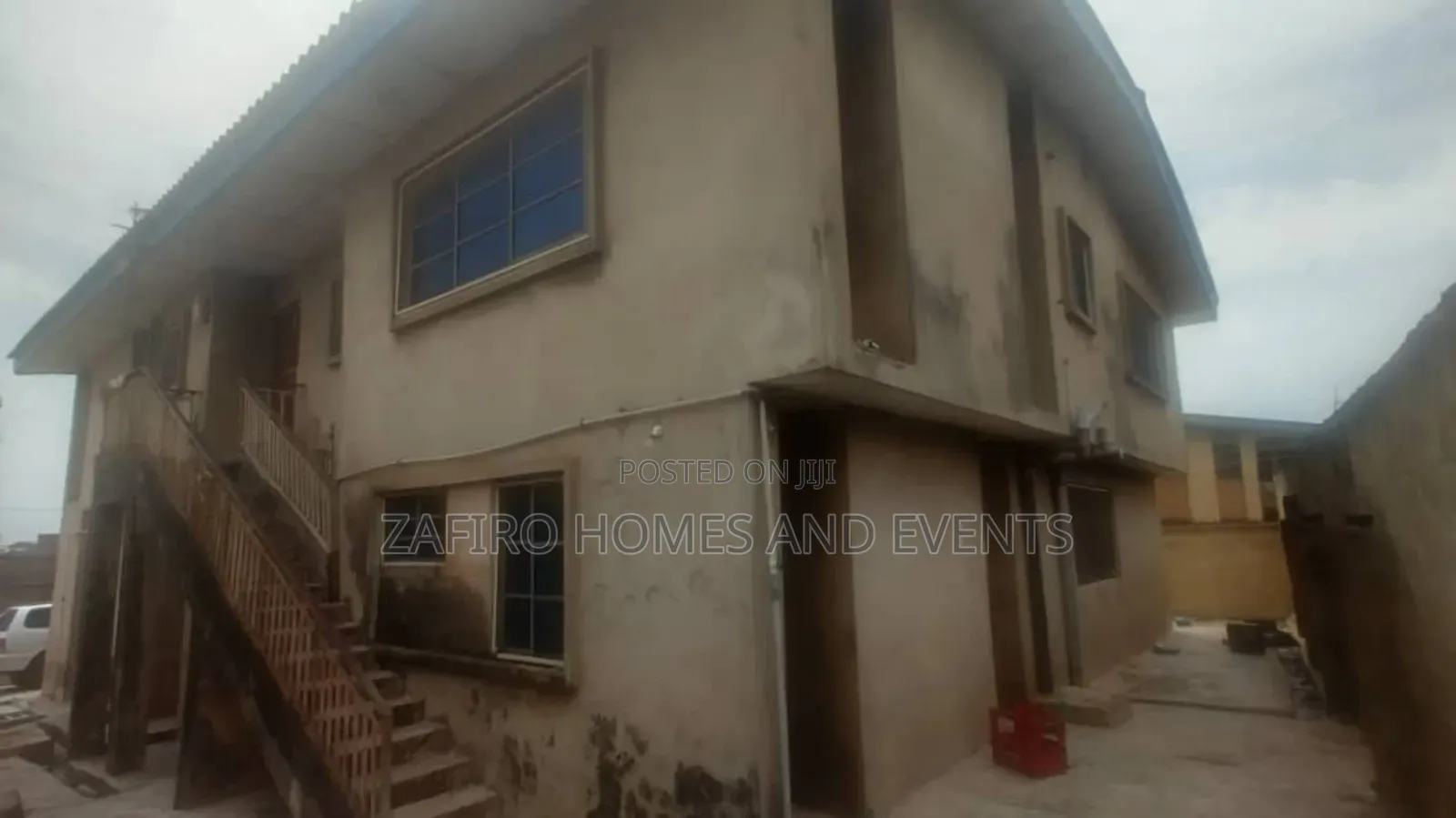 7bdrm Block of Flats in No7, Adeoya, Iyana, Ibadan for sale