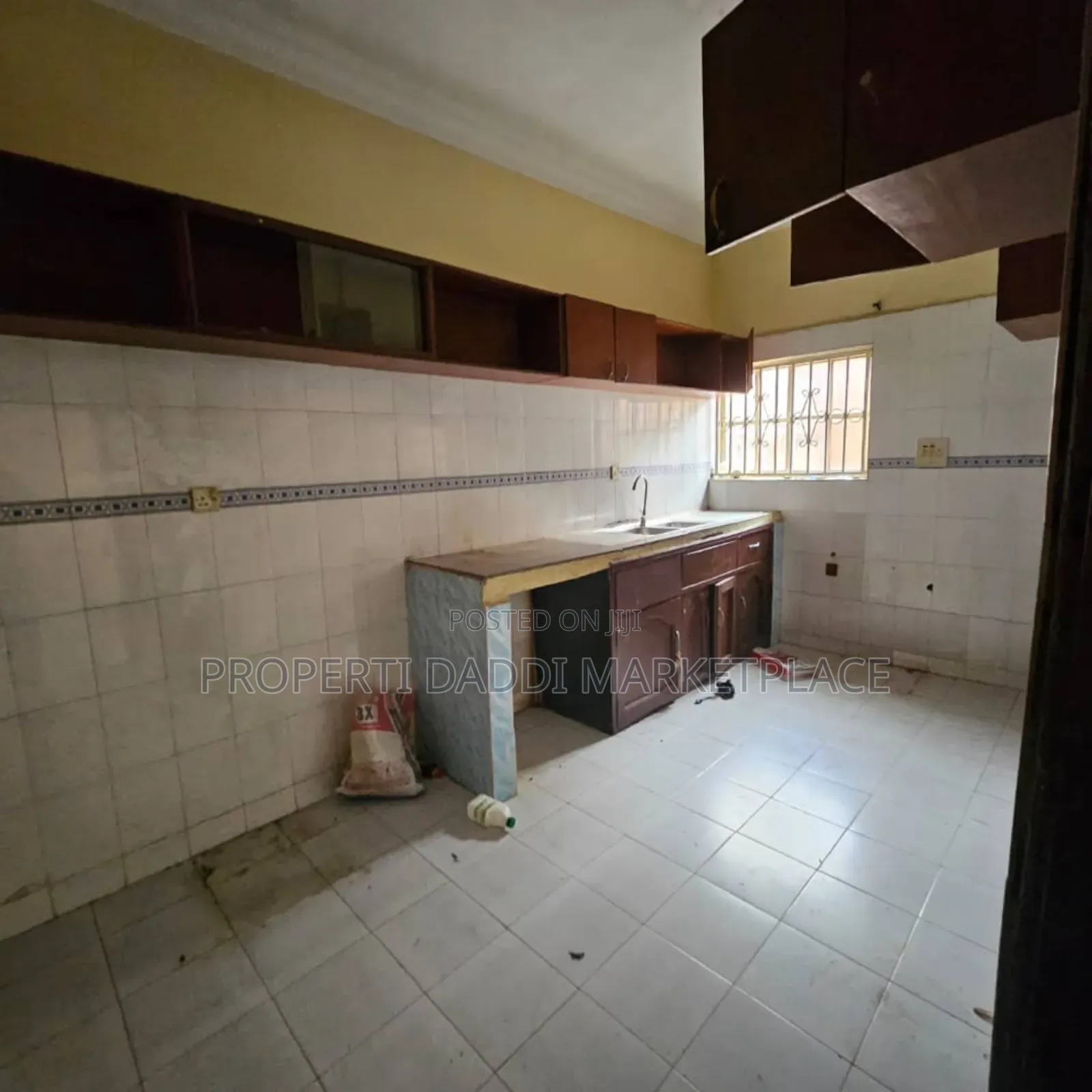 3bdrm Apartment in Omole Phase 2 for rent