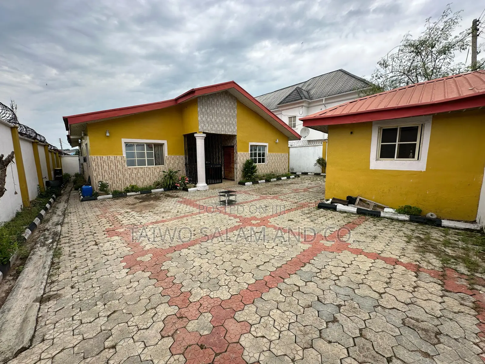 4bdrm Bungalow in Akala Express for sale