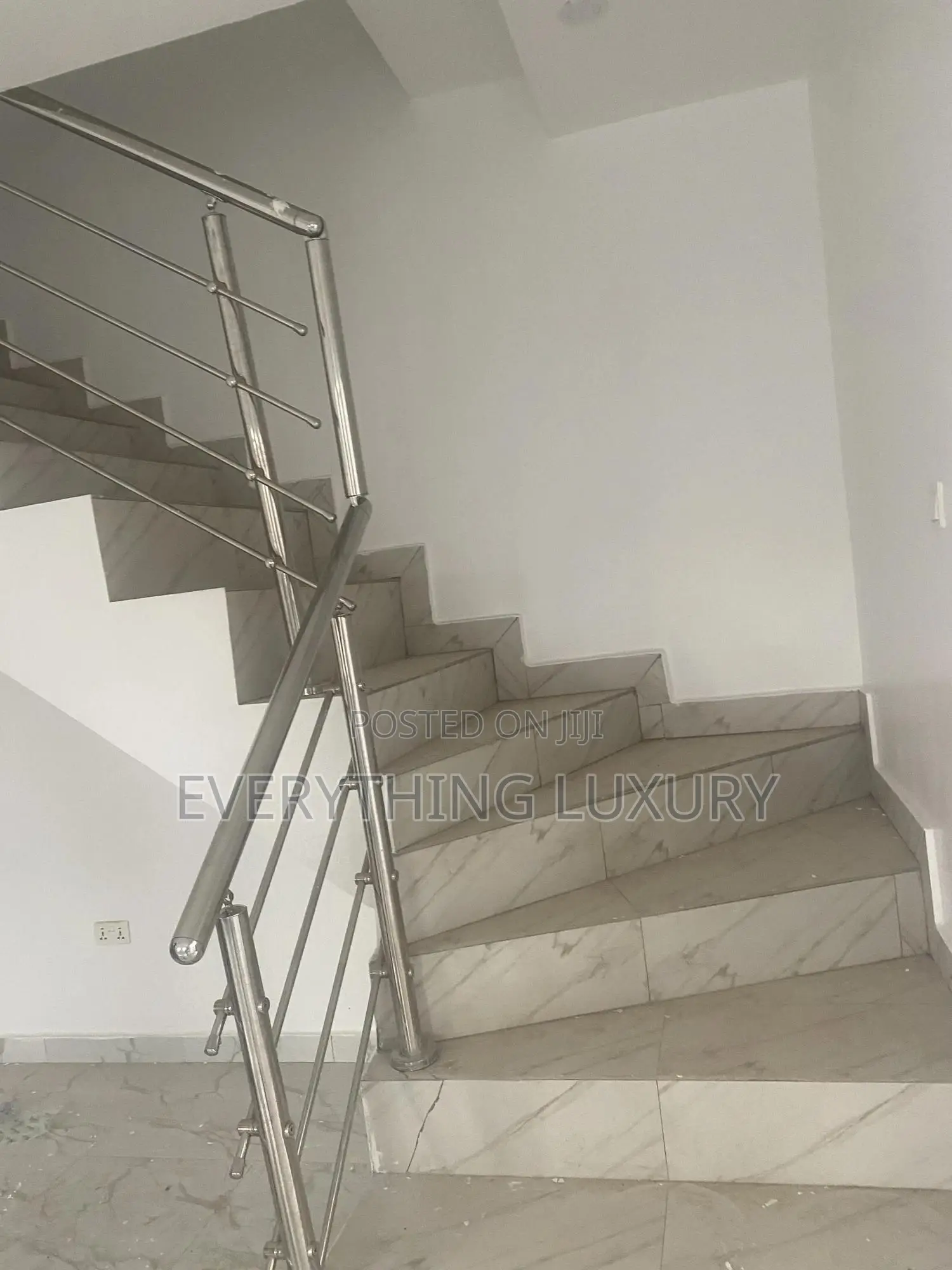 3bdrm Townhouse / Terrace in Ushafa for rent